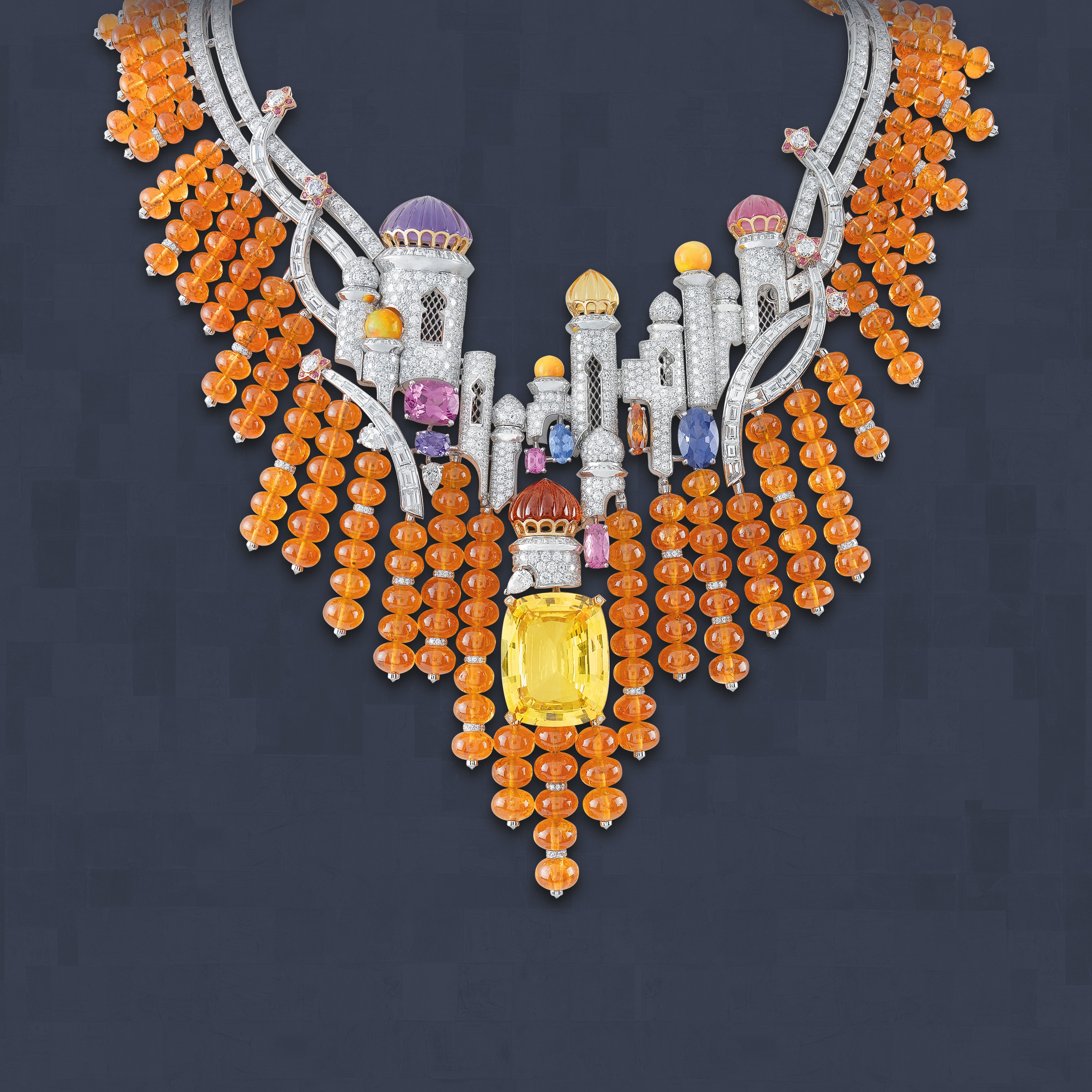 Collier Izmir, 2011. Gelbgold, Weißgold, Roségold, gelber Saphir, Amethyst, Citrine, farbige Spinelle, Opale, Spessartit-Granate, rosa Turmaline, Diamanten. Haute Joaillerie-Kollektion Bals de Légende™. Sammlung Van Cleef & Arpels.