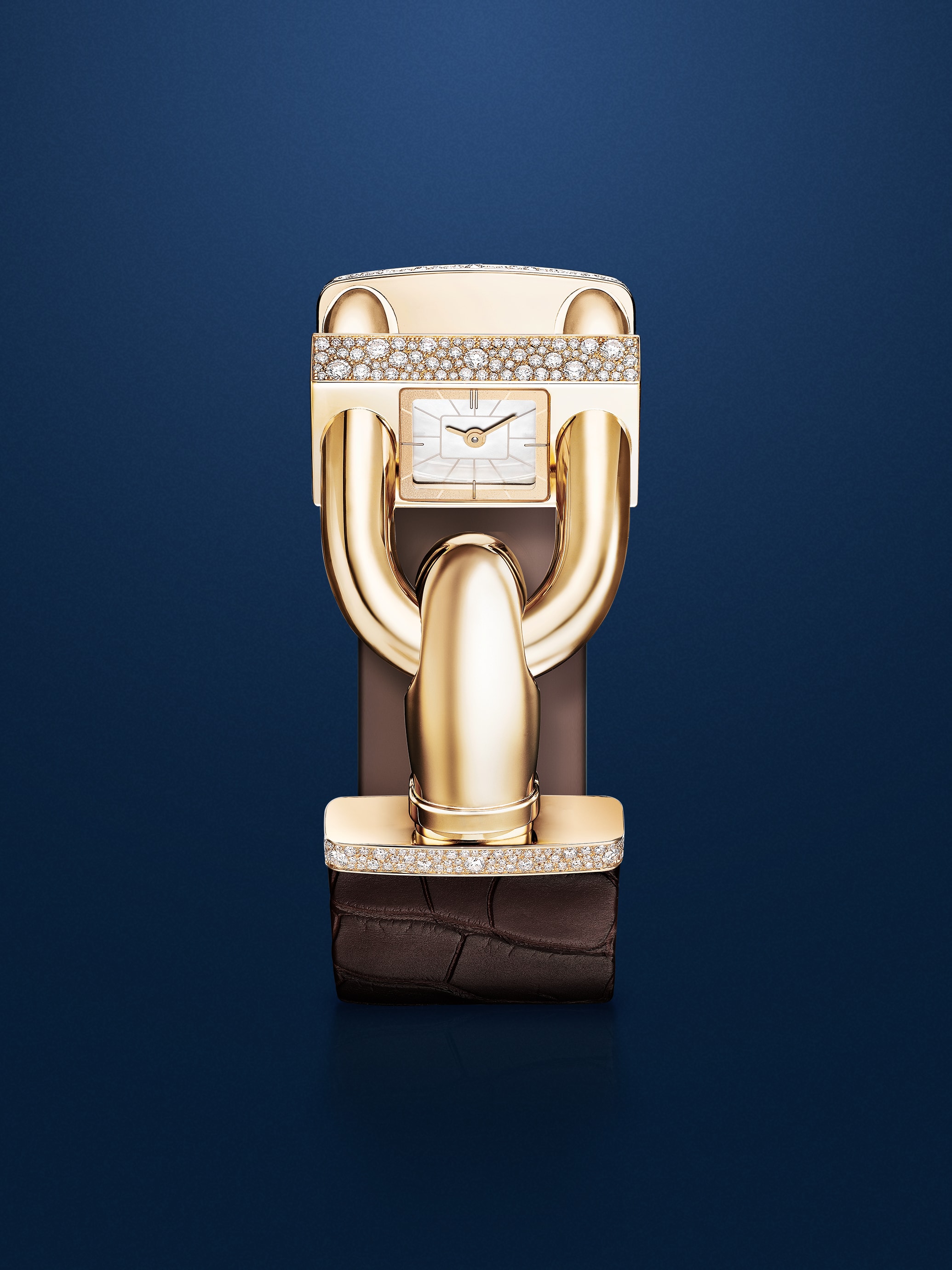 Cadenas watch. 18K yellow gold, mother-of-pearl, diamonds, Swiss quartz movement. Cadenas® collection, Van Cleef & Arpels.