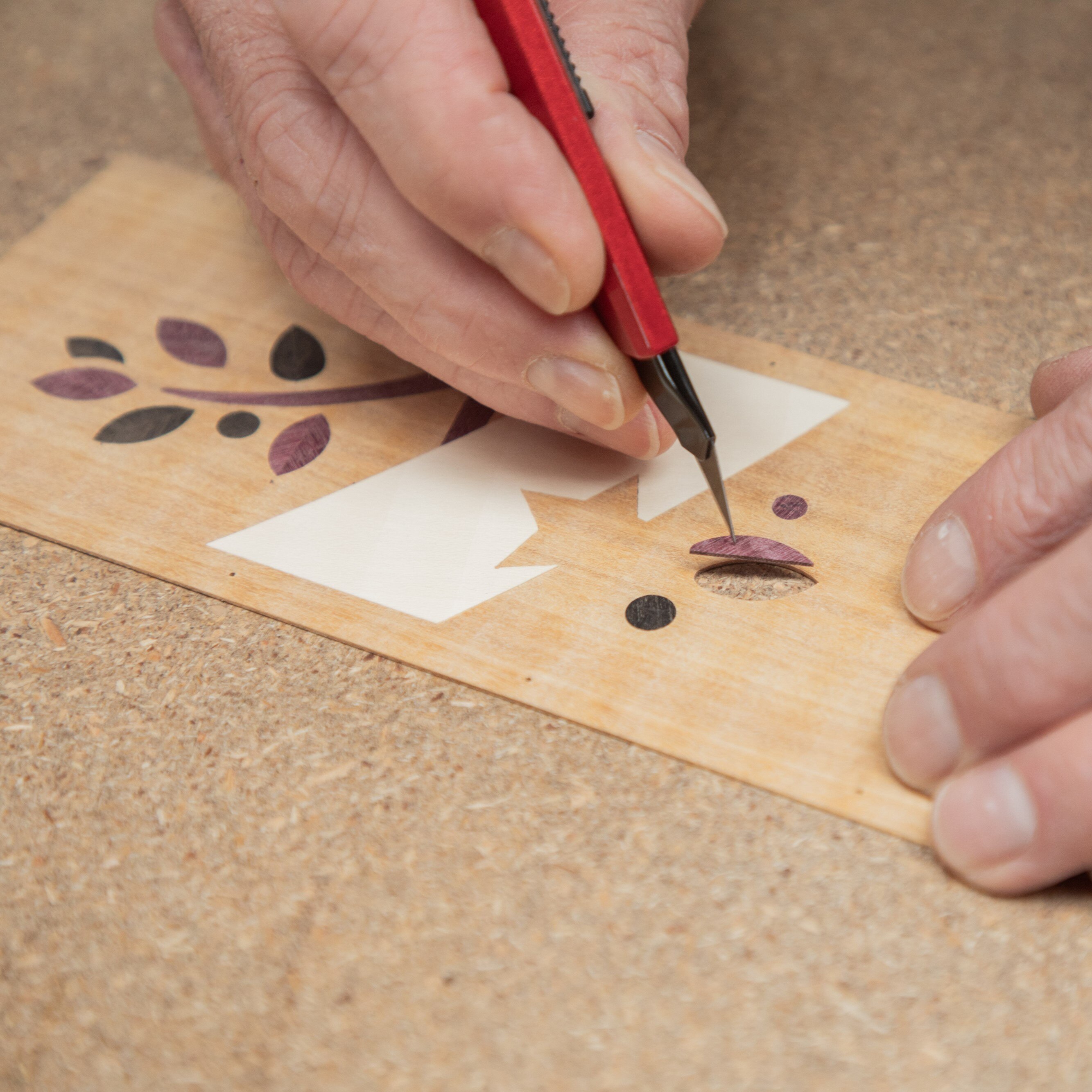 Incrustación de hoja de amaranto en la base de limonero de Ceilán, Van Cleef & Arpels.