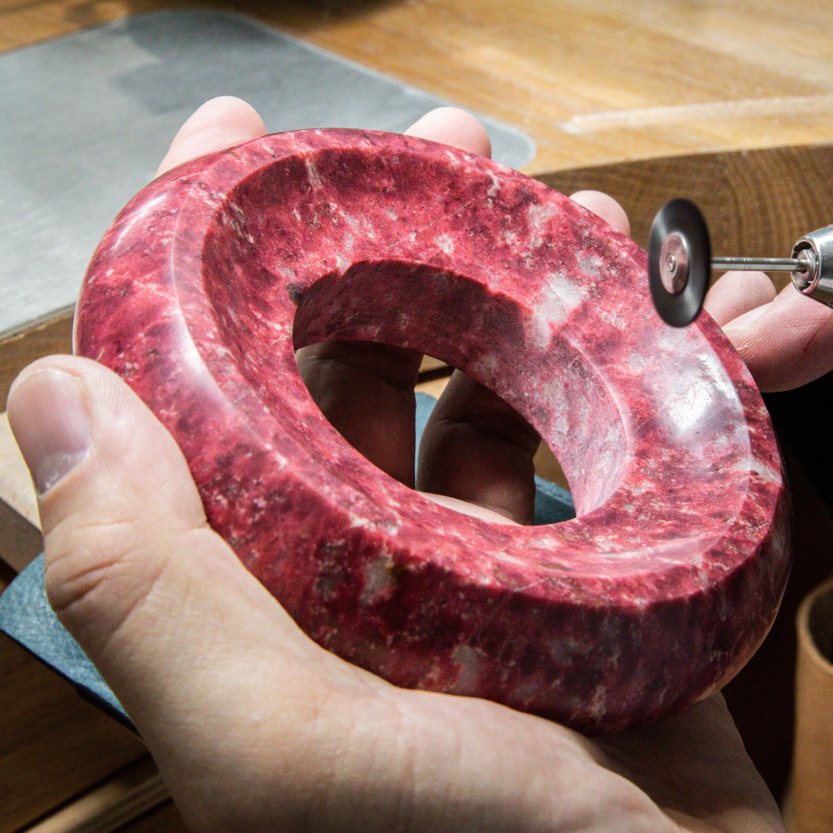 Pulido con cepillo del cuenco de tulita, Van Cleef & Arpels.