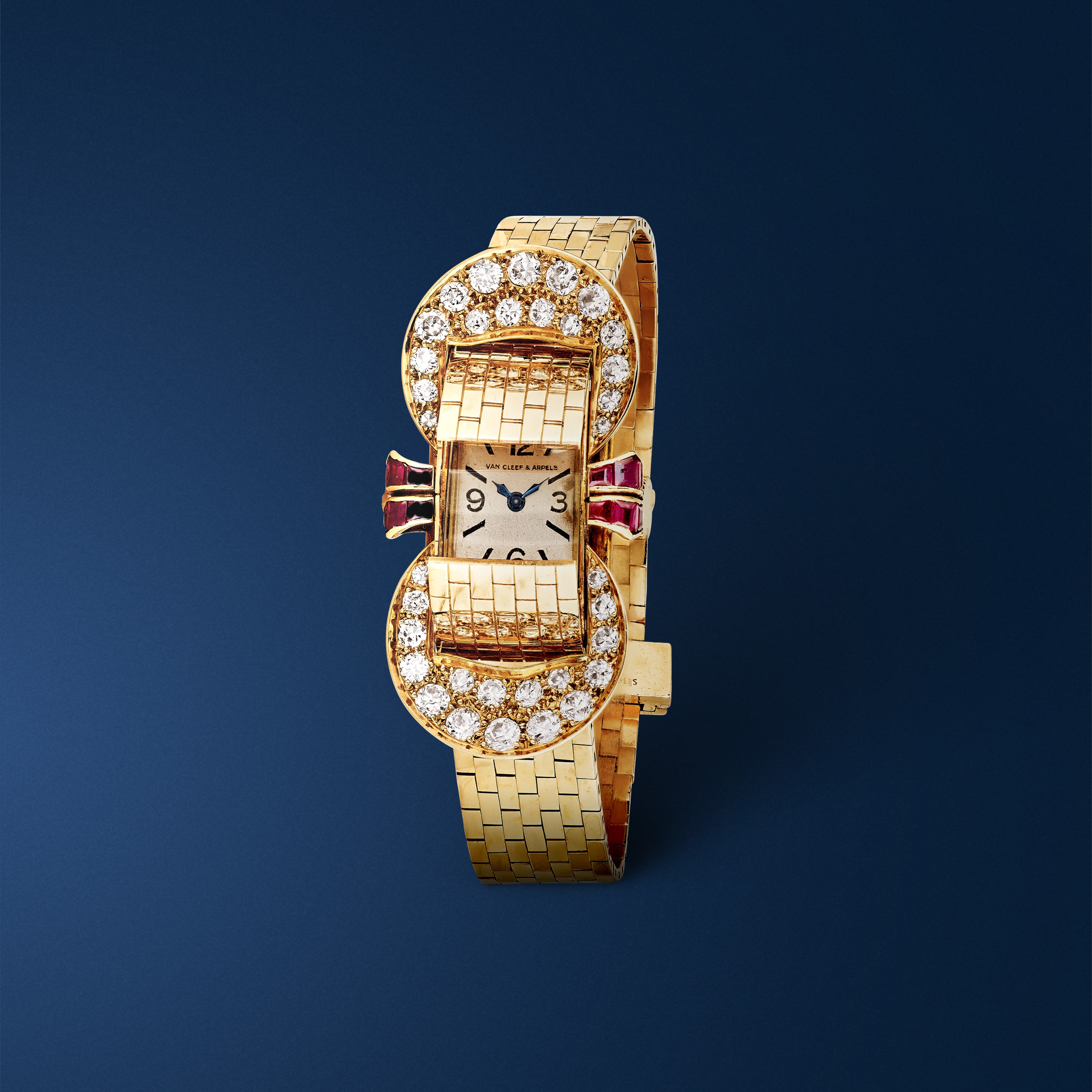 Bracelet montre à secret Ludo, 1945. Or jaune, rubis, diamants. Collection Van Cleef & Arpels.