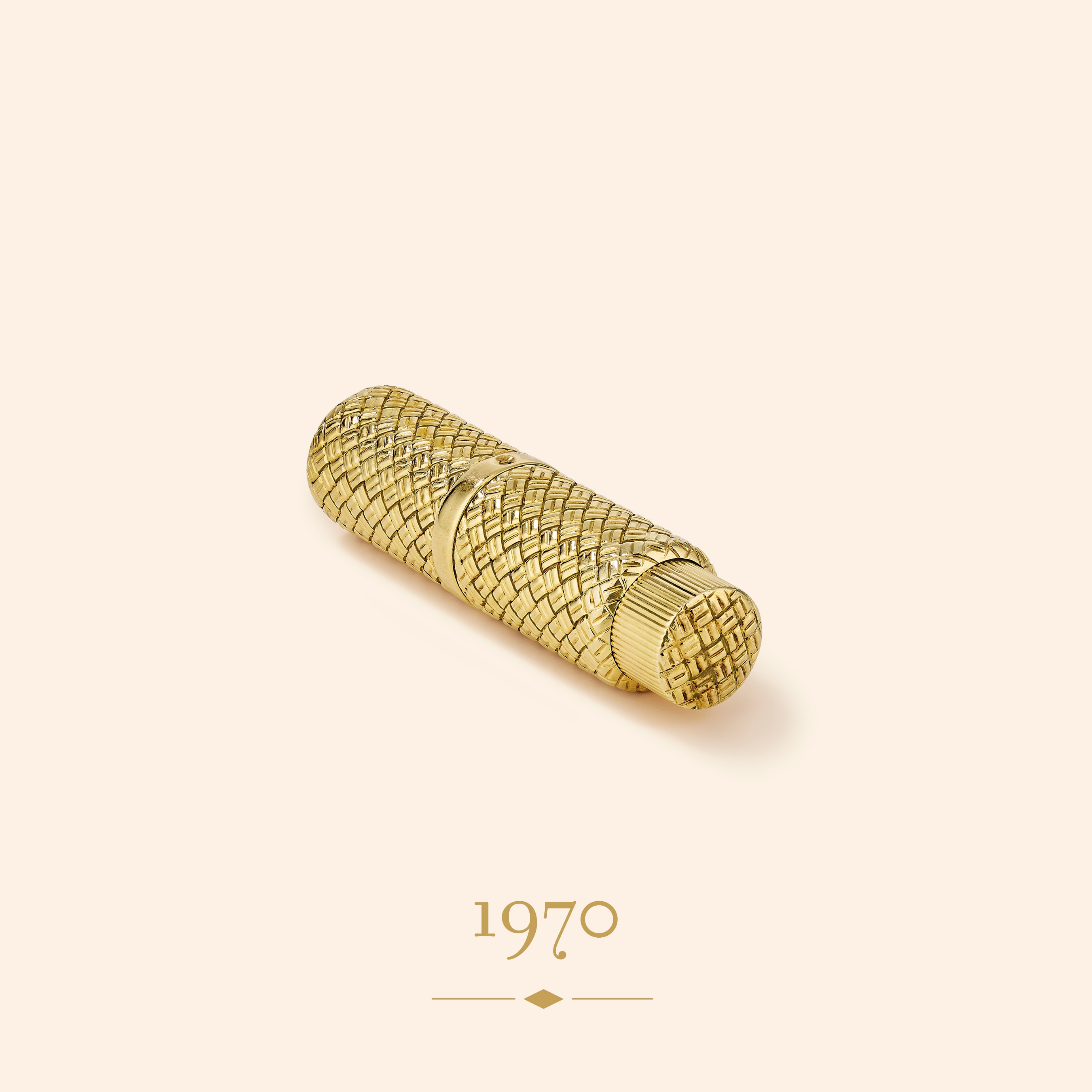 Perfume bottle, circa 1970. 18K yellow gold. Van Cleef & Arpels Collection.