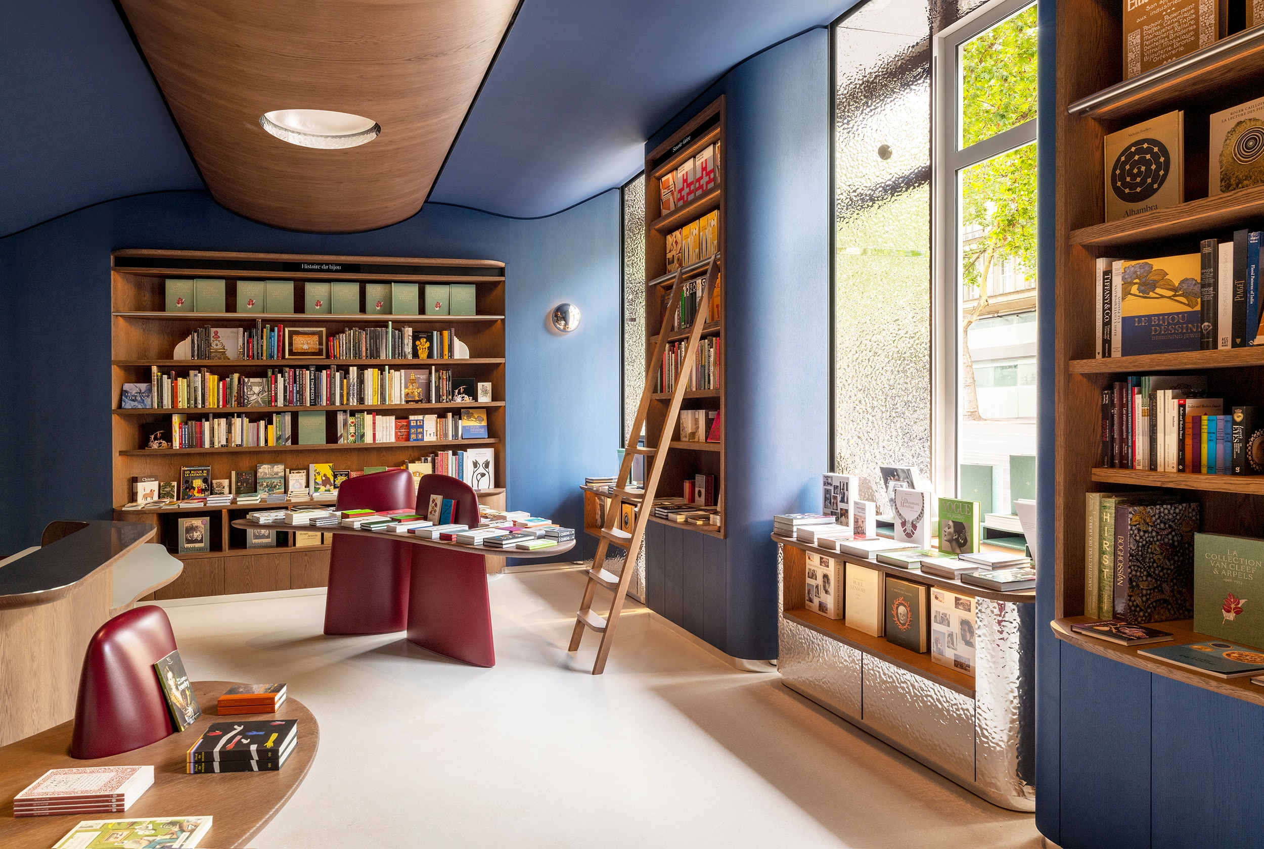 Implantations de L'École des Arts Joailliers avec le soutien de Van Cleef & Arpels.