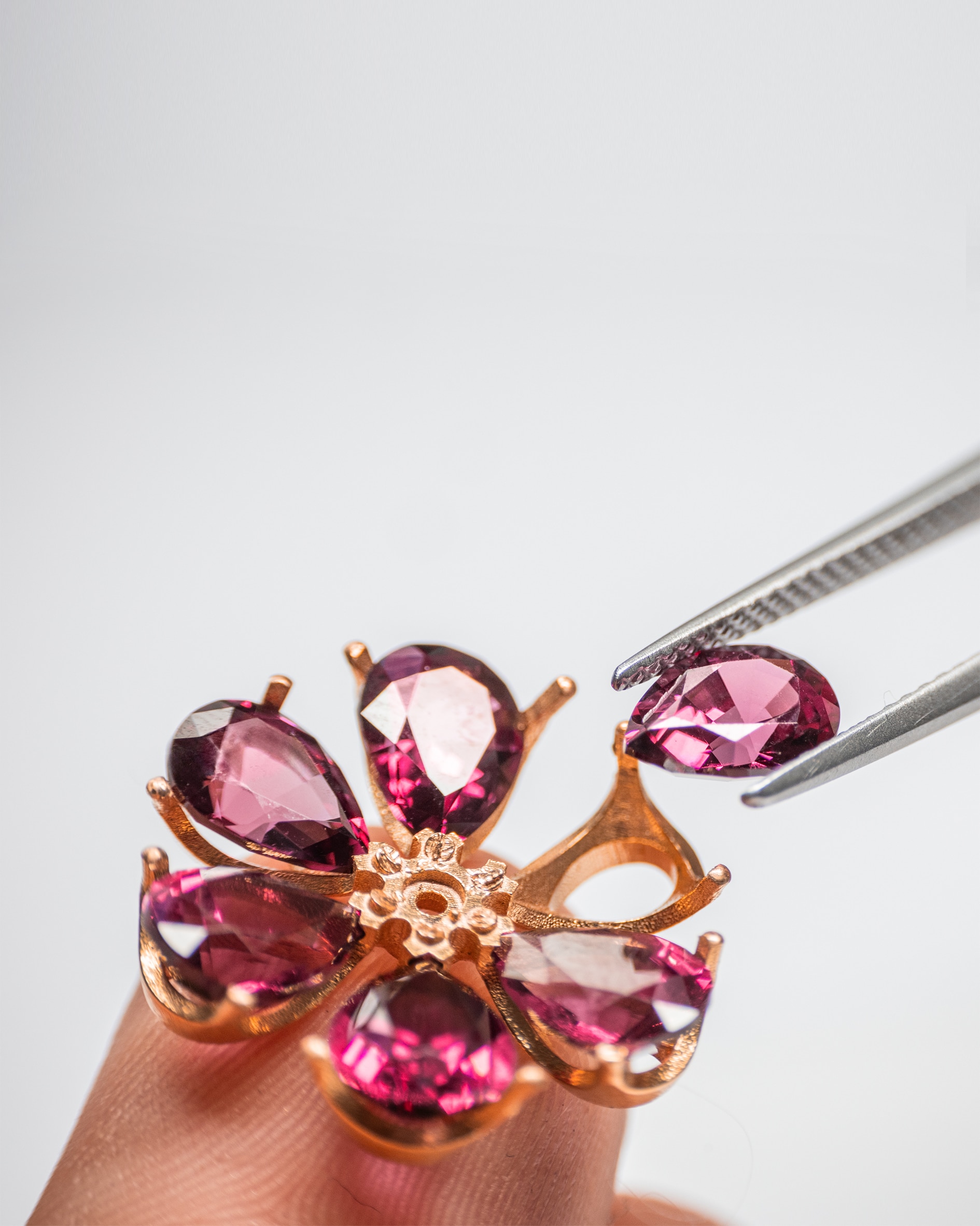 The articles, Van Cleef & Arpels.