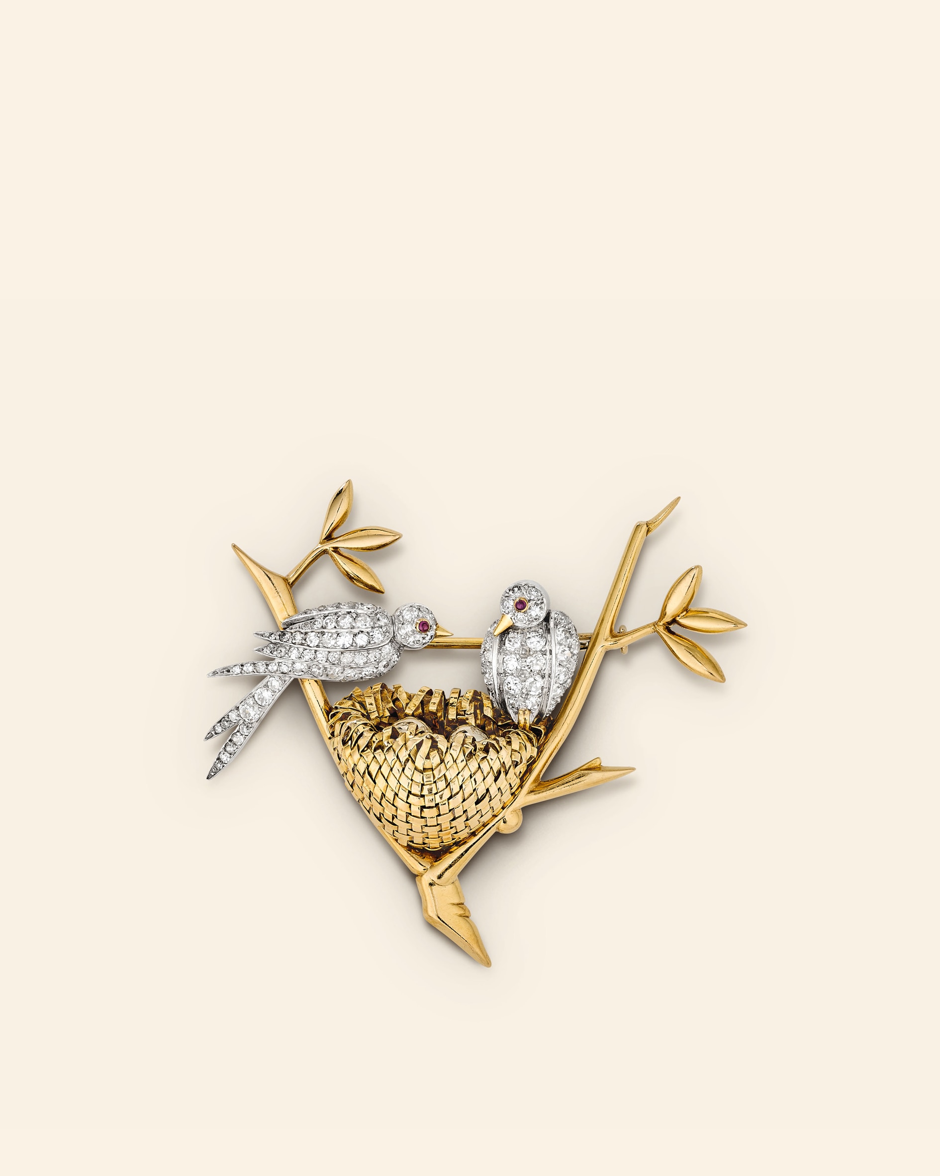 Two Birds With A Nest clip, 1945​. Yellow gold, platinum, white gold, rubies, diamonds​. Van Cleef & Arpels Collection.