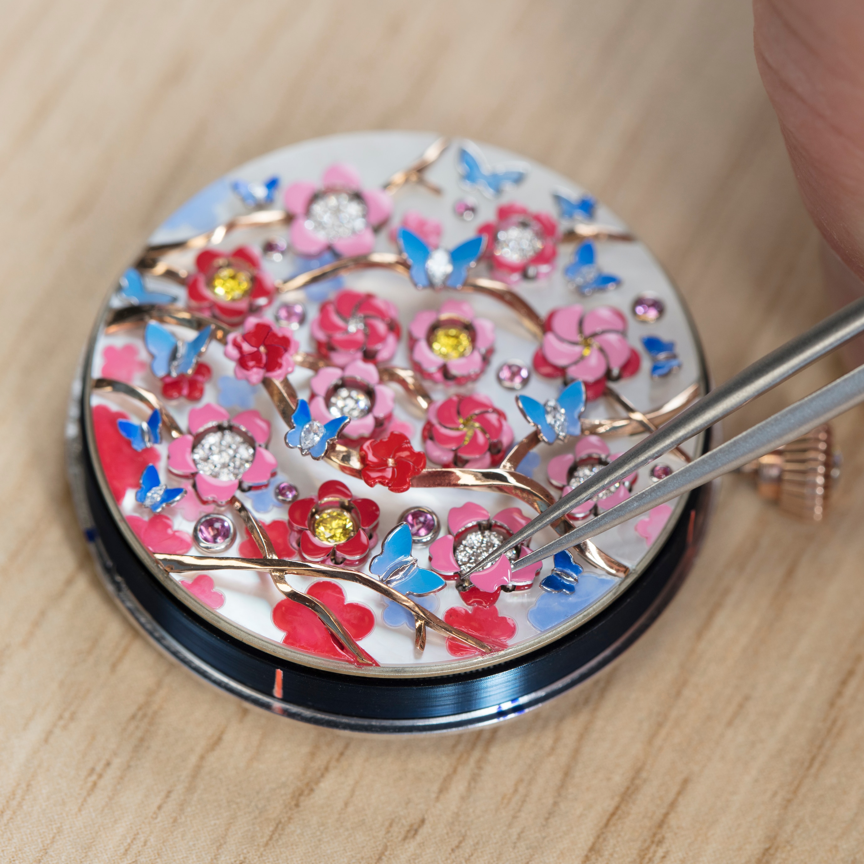 Assembly of the decorative elements on the dial of the Lady Arpels Heures Florales watch, Poetic Complications, Van Cleef & Arpels