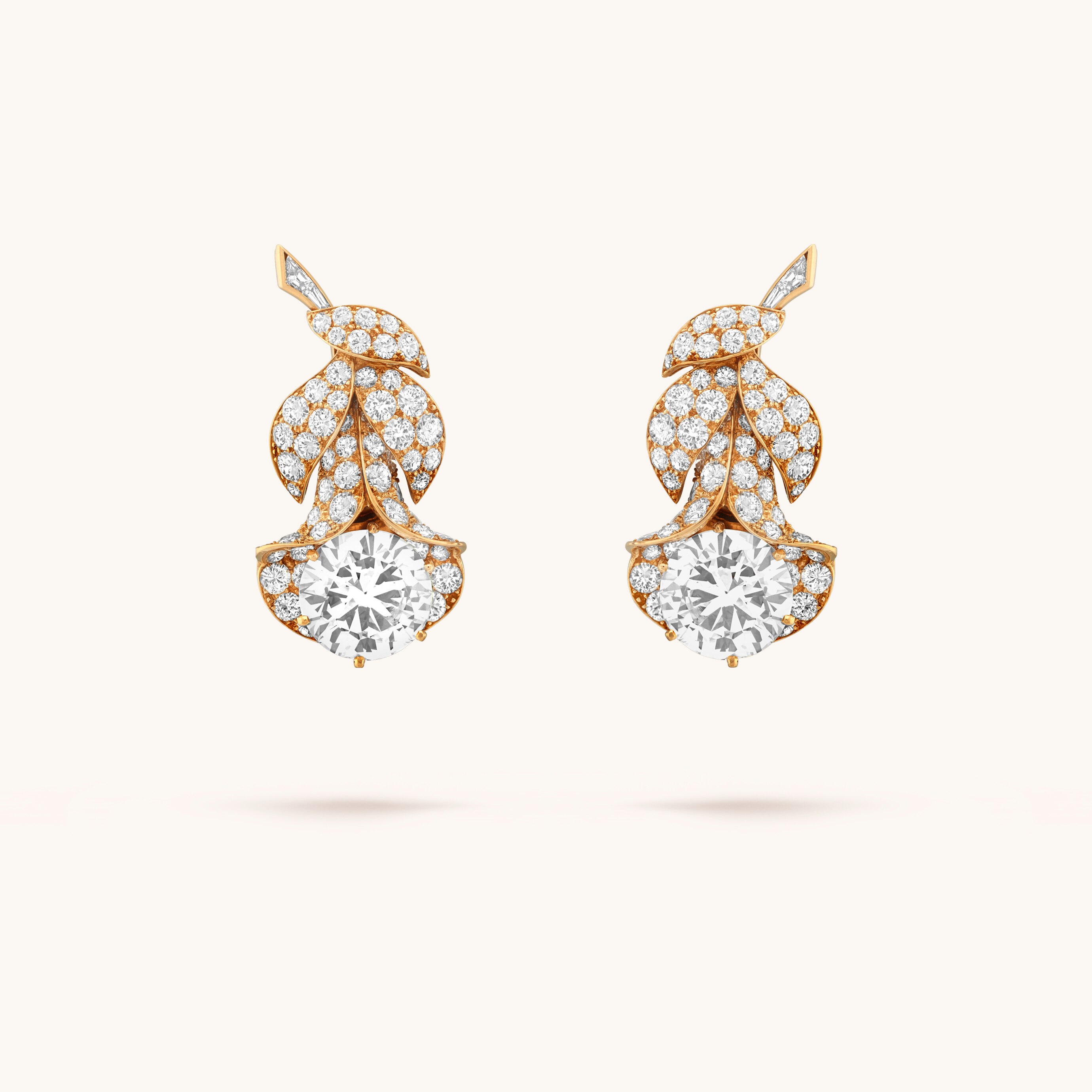 Ohrringe Clochettes, 1965. Gelbgold, Roségold, Weißgold, Diamanten. Van Cleef & Arpels