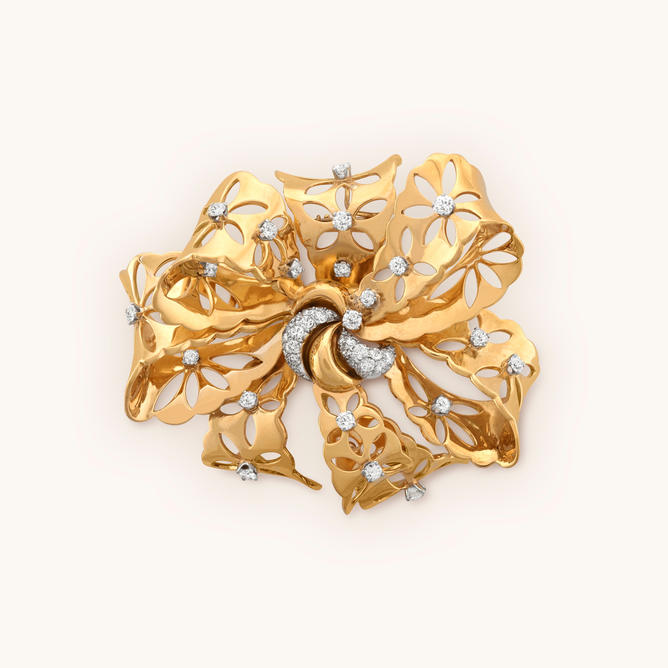 Clip Bowknot, 1945. Gelbgold, Palladium, Weißgold, Diamanten. Van Cleef & Arpels