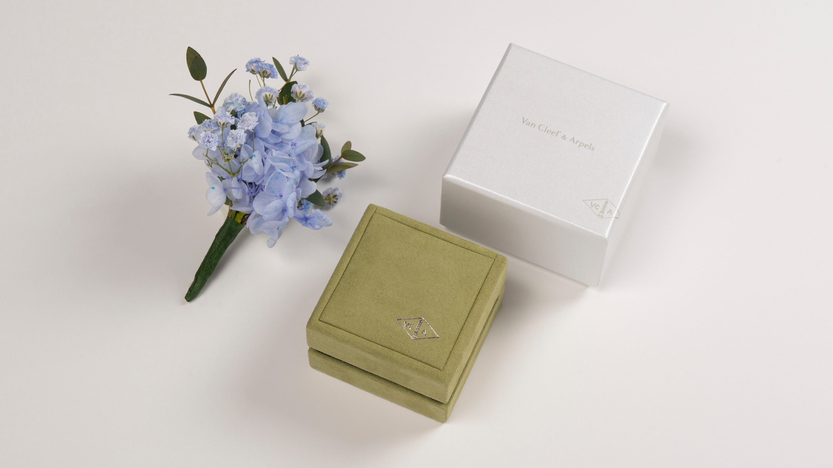 Van Cleef & Arpels Celebrates Spring with Additions to its Frivole