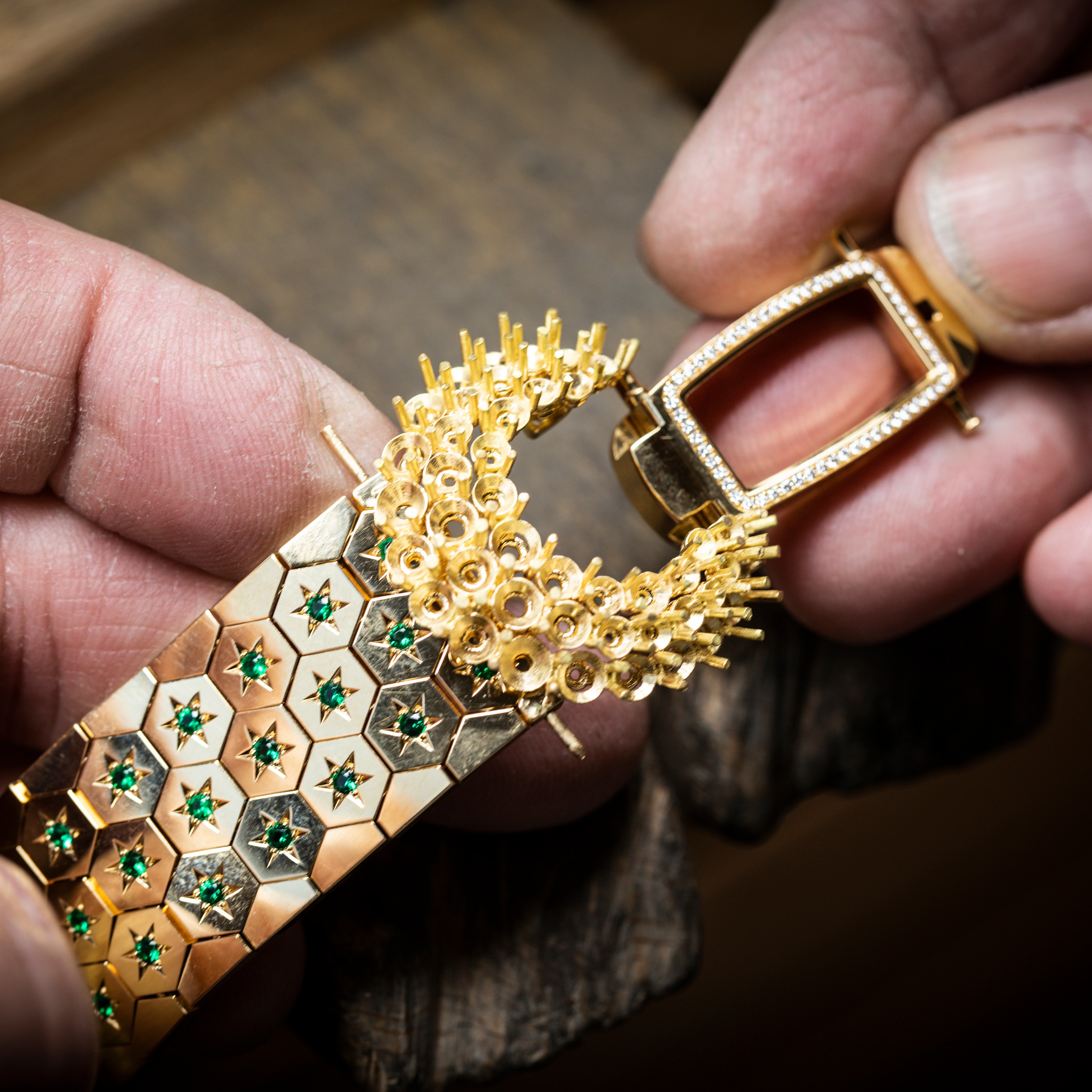 Jewelry work, adjusting the piece. Ludo Secret Emeralds Mystery Set watch, Van Cleef & Arpels.