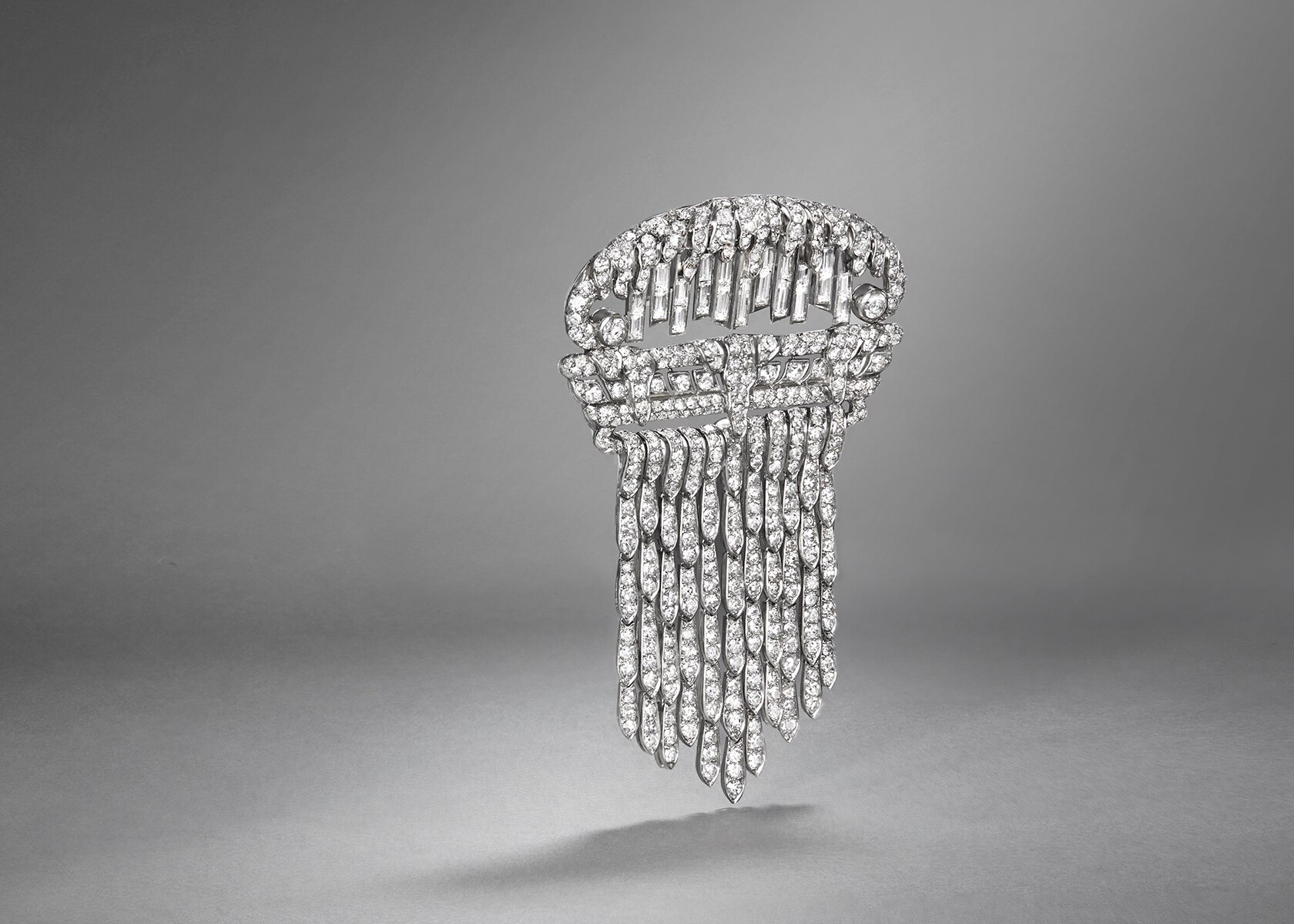 Pampilles clip, 1929, platinum, round and baguette-cut diamonds. Heritage Collection Van Cleef & Arpels