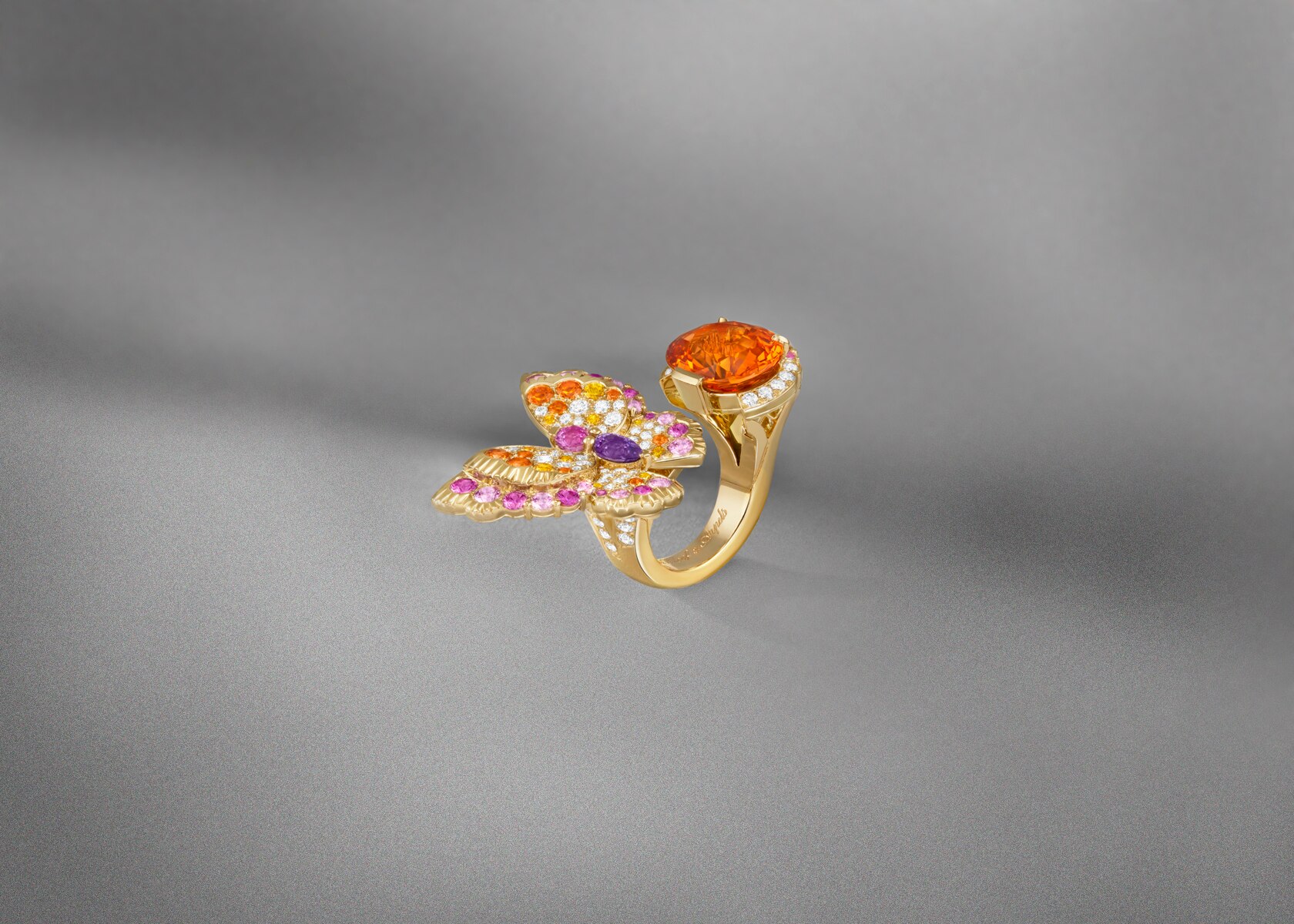 Van Cleef & Arpels présente six créations au salon d'art et d