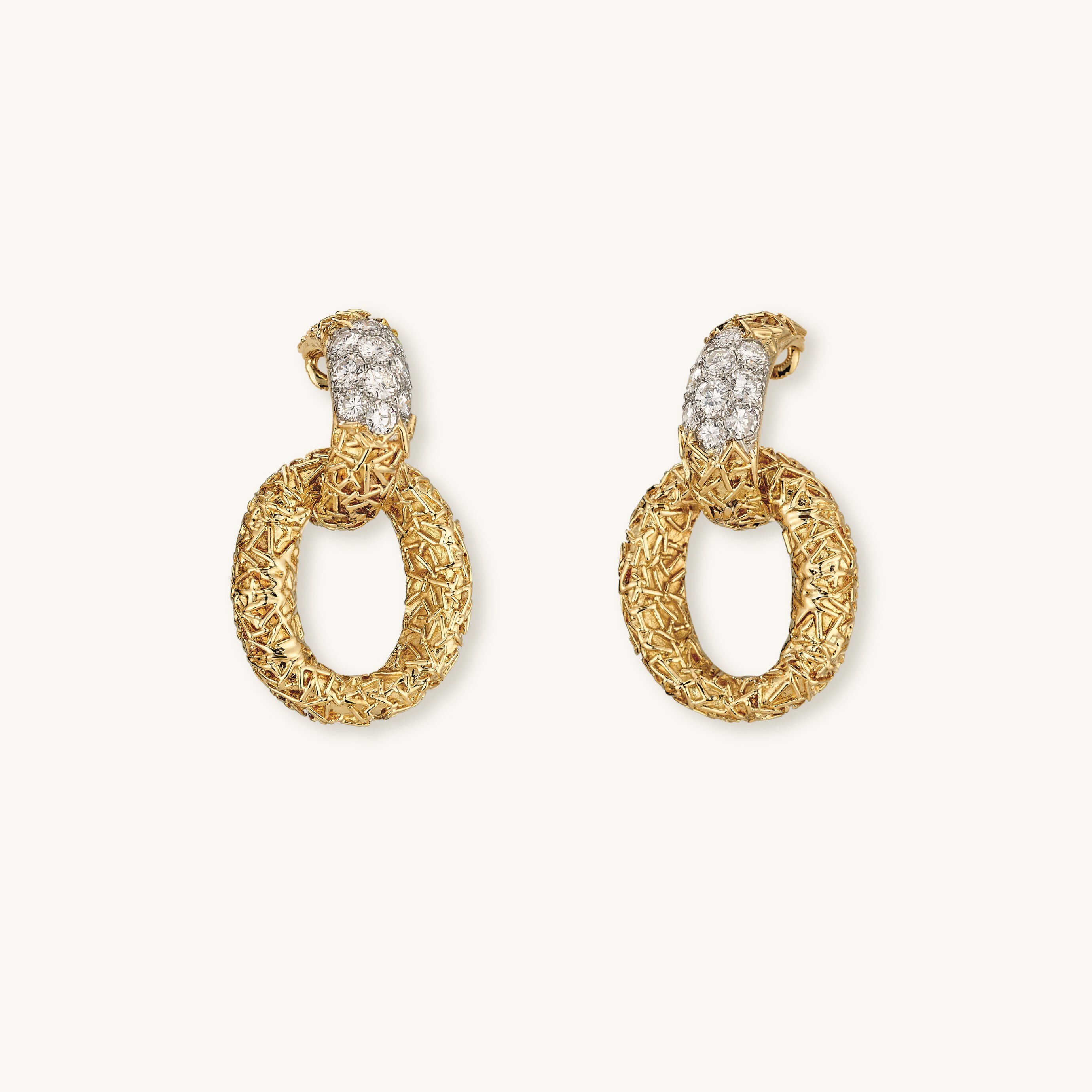 أقراط أذن شوفالري، 1970