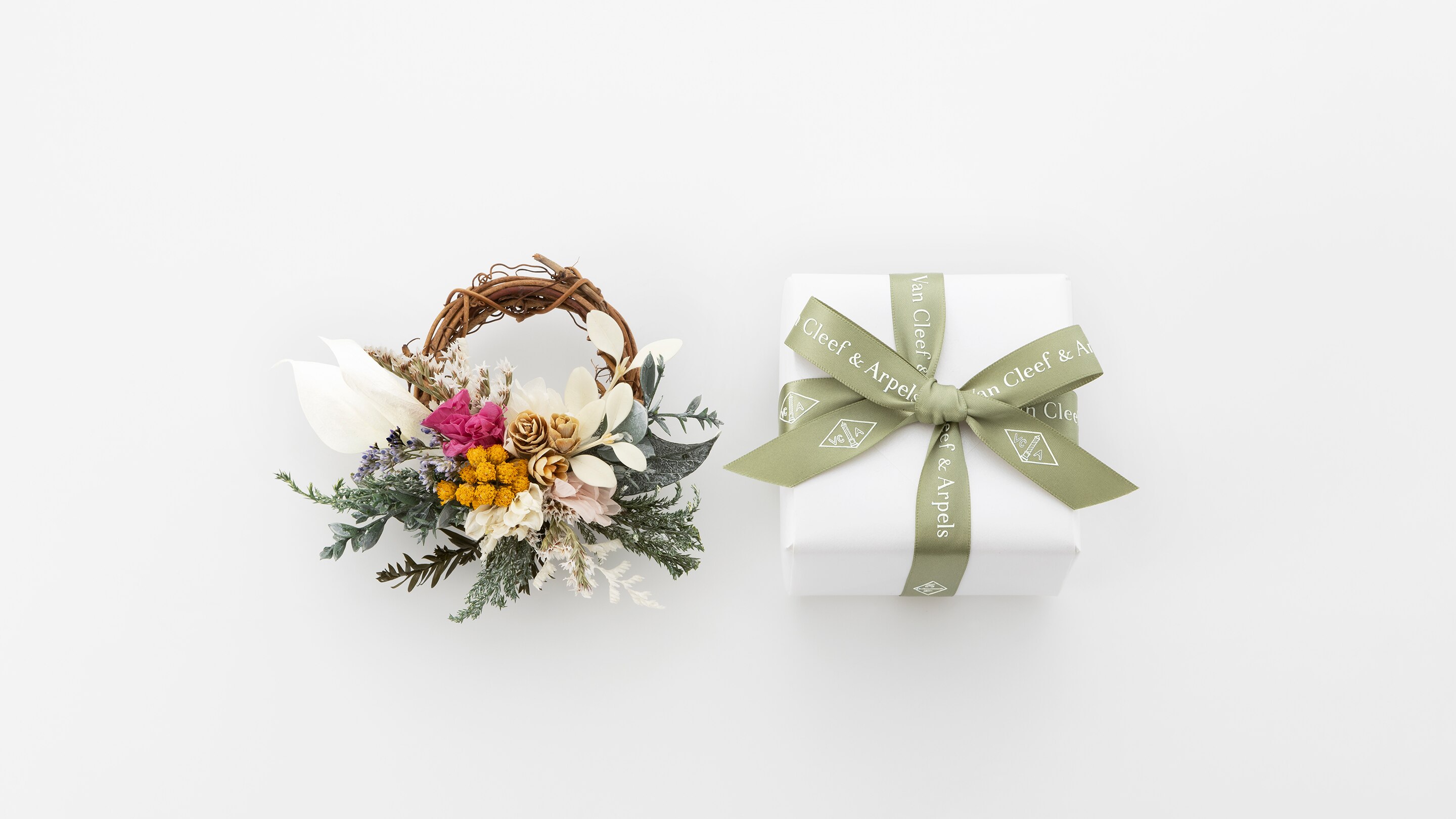 Special gift for your online orders during the holiday season. Van Cleef & Arpels.