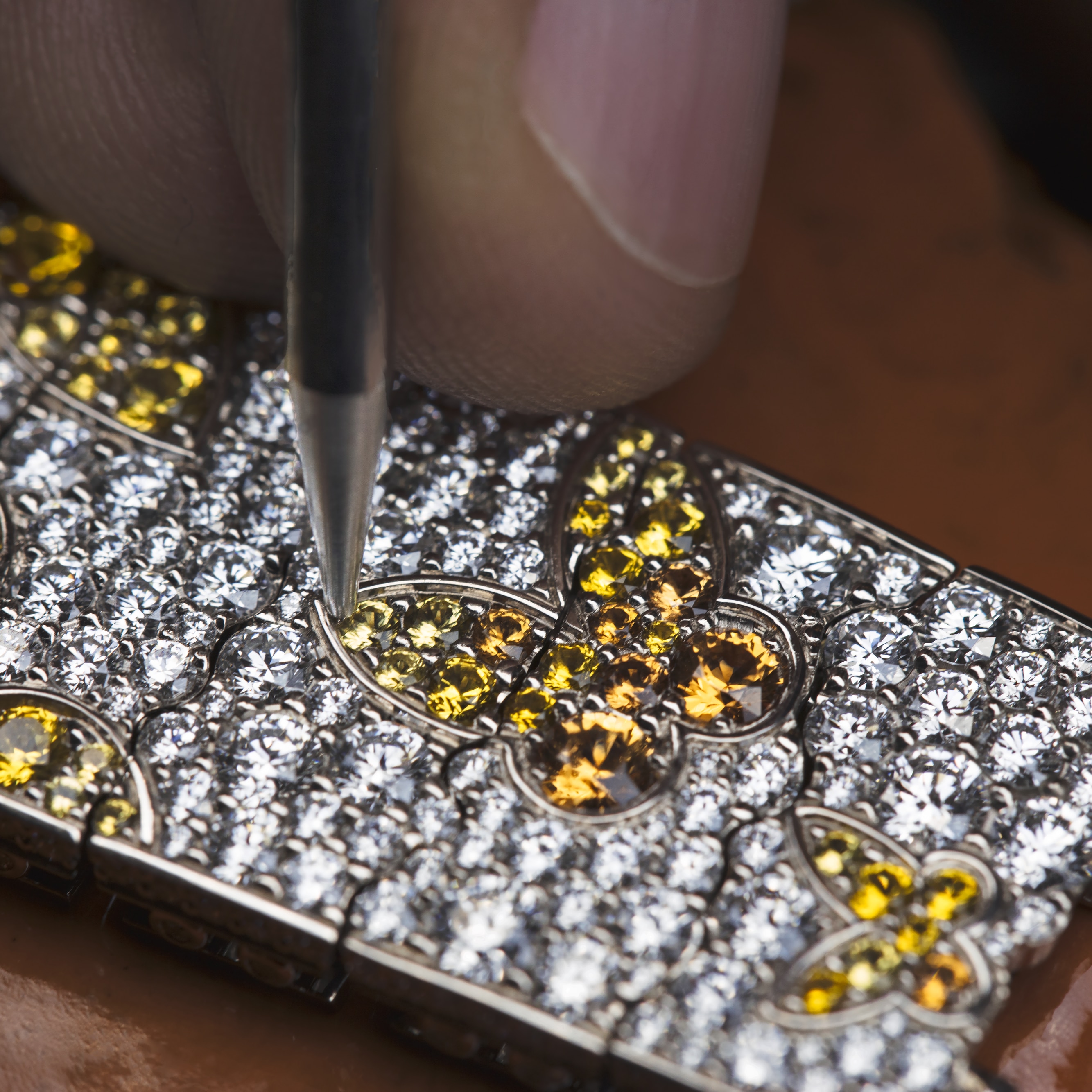 Setting the stones on the Lady Arpels Pont des Amoureux Été watch. Van Cleef & Arpels Collection.