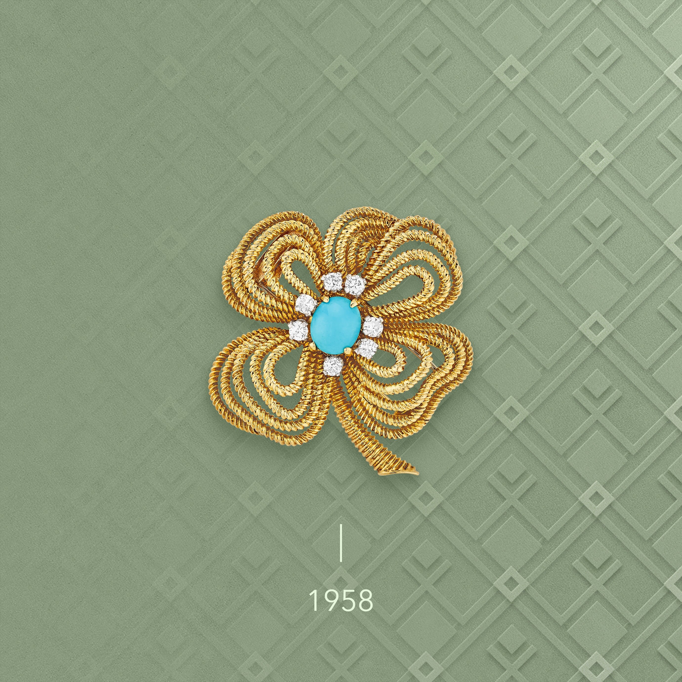 مشبك برسيم رباعي الأوراق، 1958. ذهب أصفر، ذهب أبيض، ذهب زهري، بلاتين، فيروز، ماس. مجموعة دار فان كليف أند آربلز.