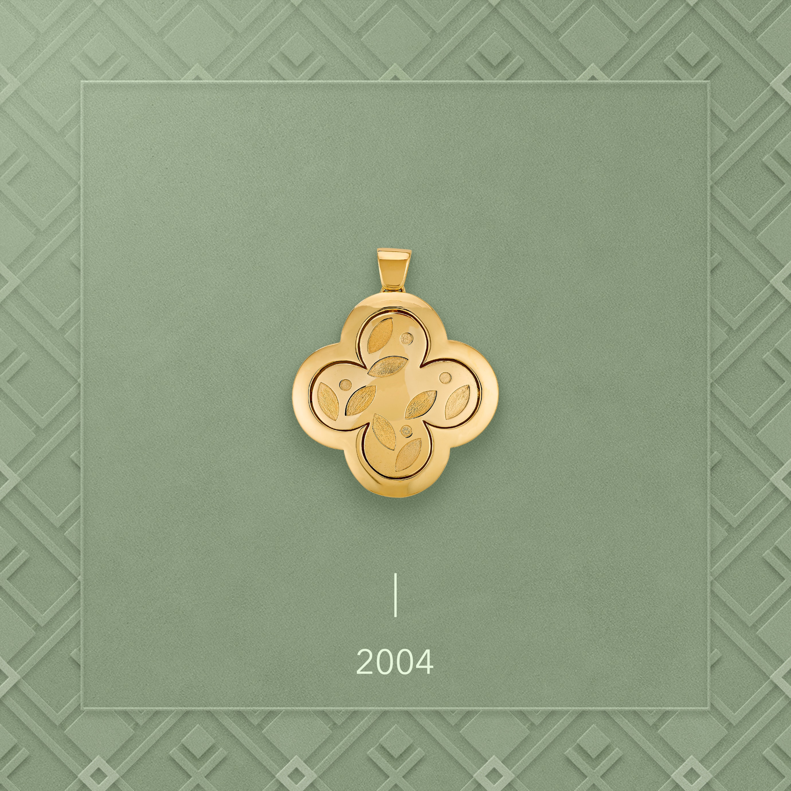 قلادة ألامبرا، 2004. ذهب أصفر. مجموعة دار فان كليف أند آربلز.