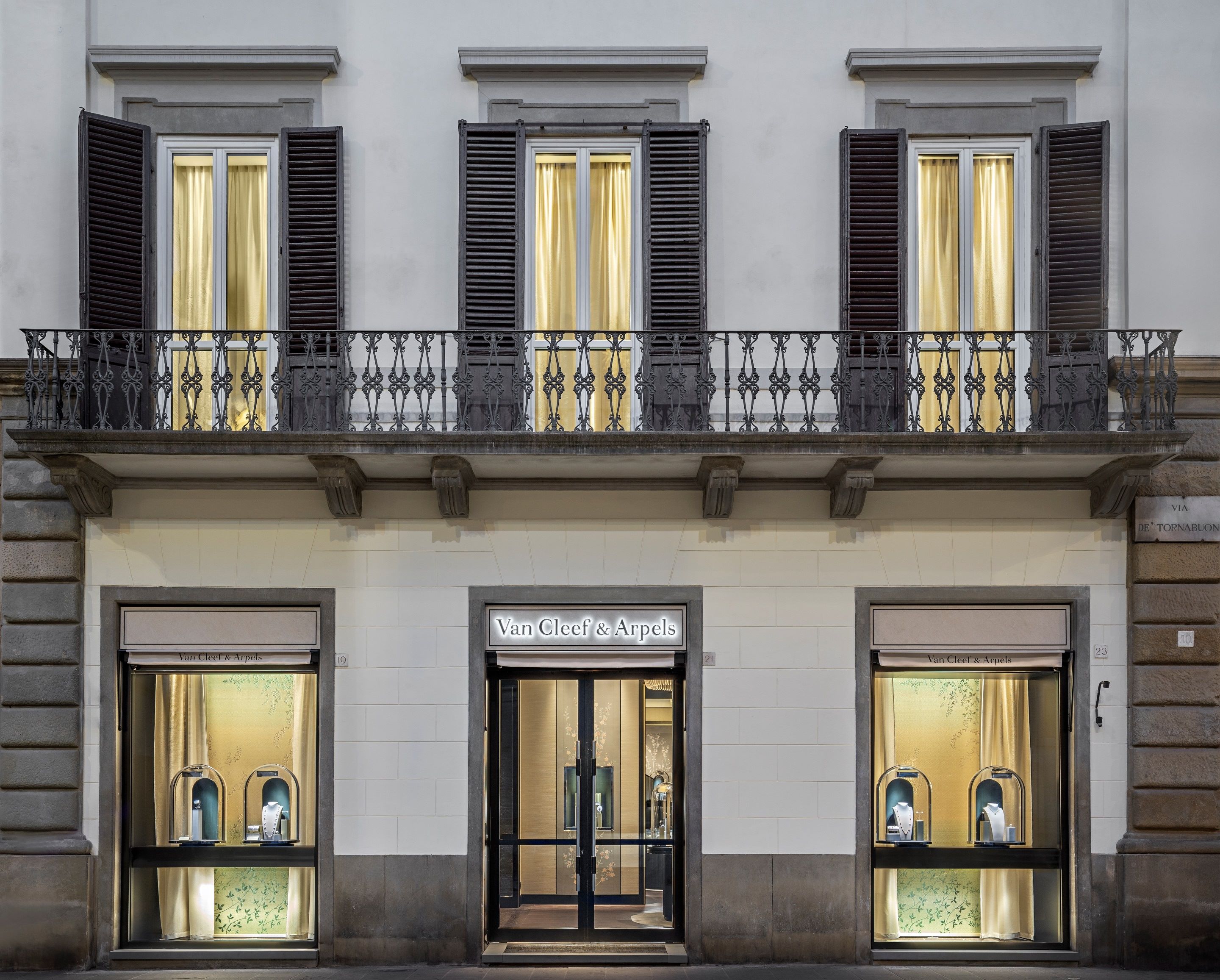 Van Cleef & Arpels unveils its first boutique in Florence, Italy.