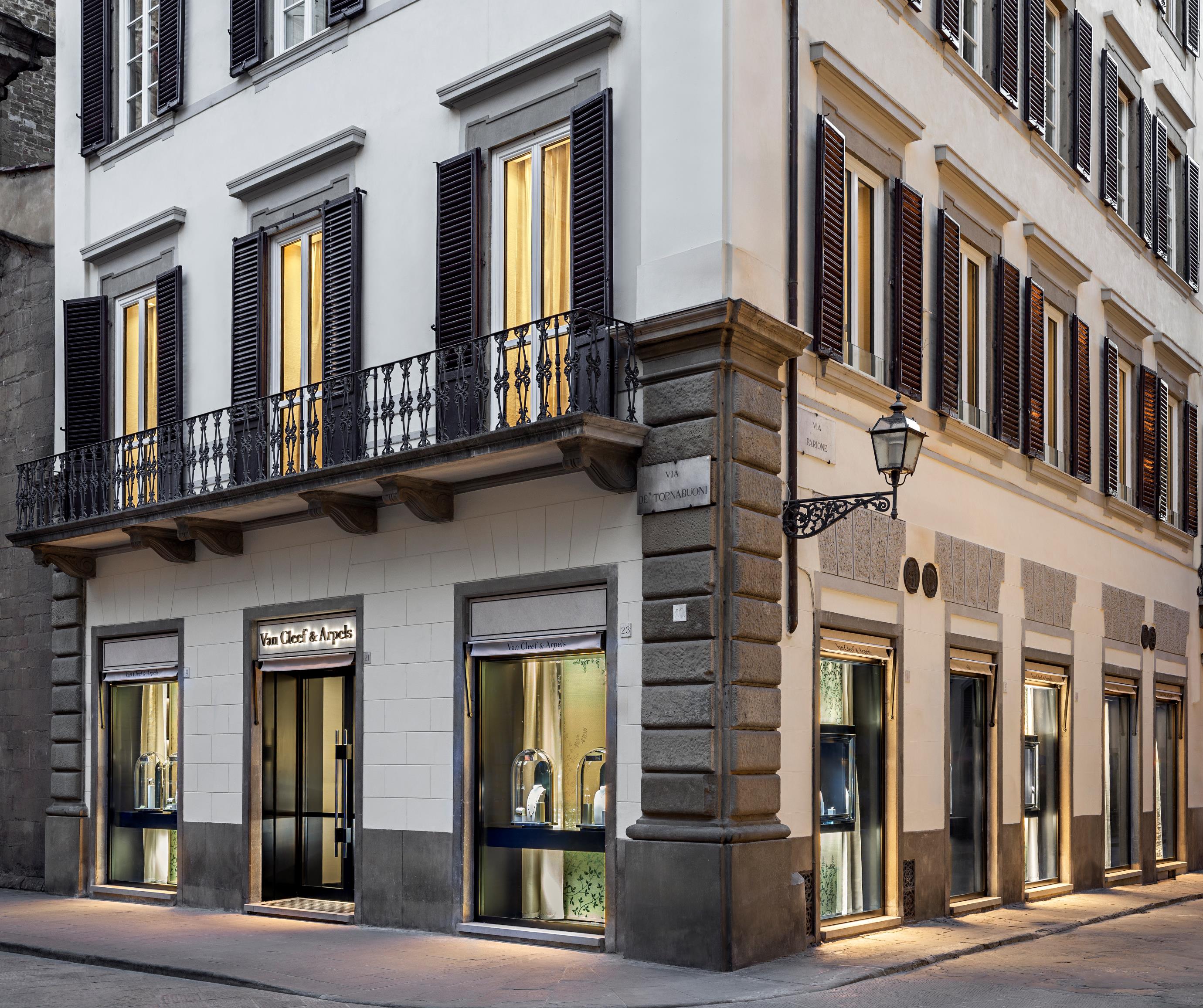 Van Cleef & Arpels unveils its first boutique in Florence, Italy.