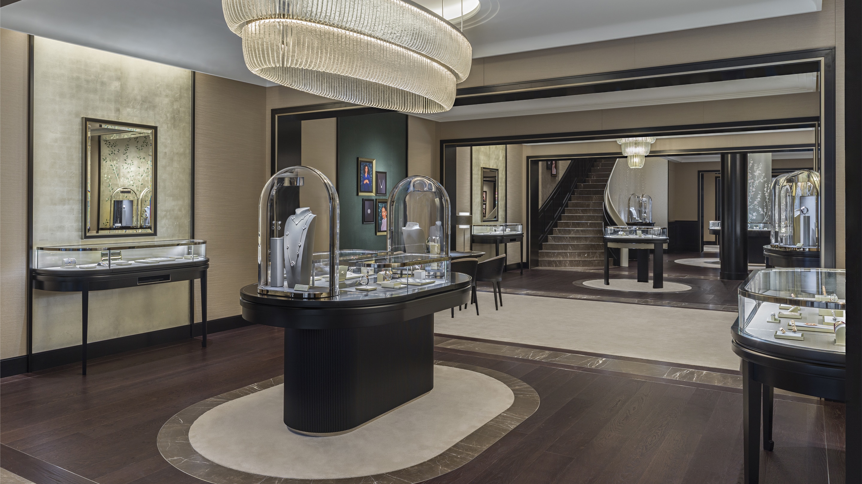 Van Cleef & Arpels opens its first boutique in Hamburg, Van Cleef & Arpels.