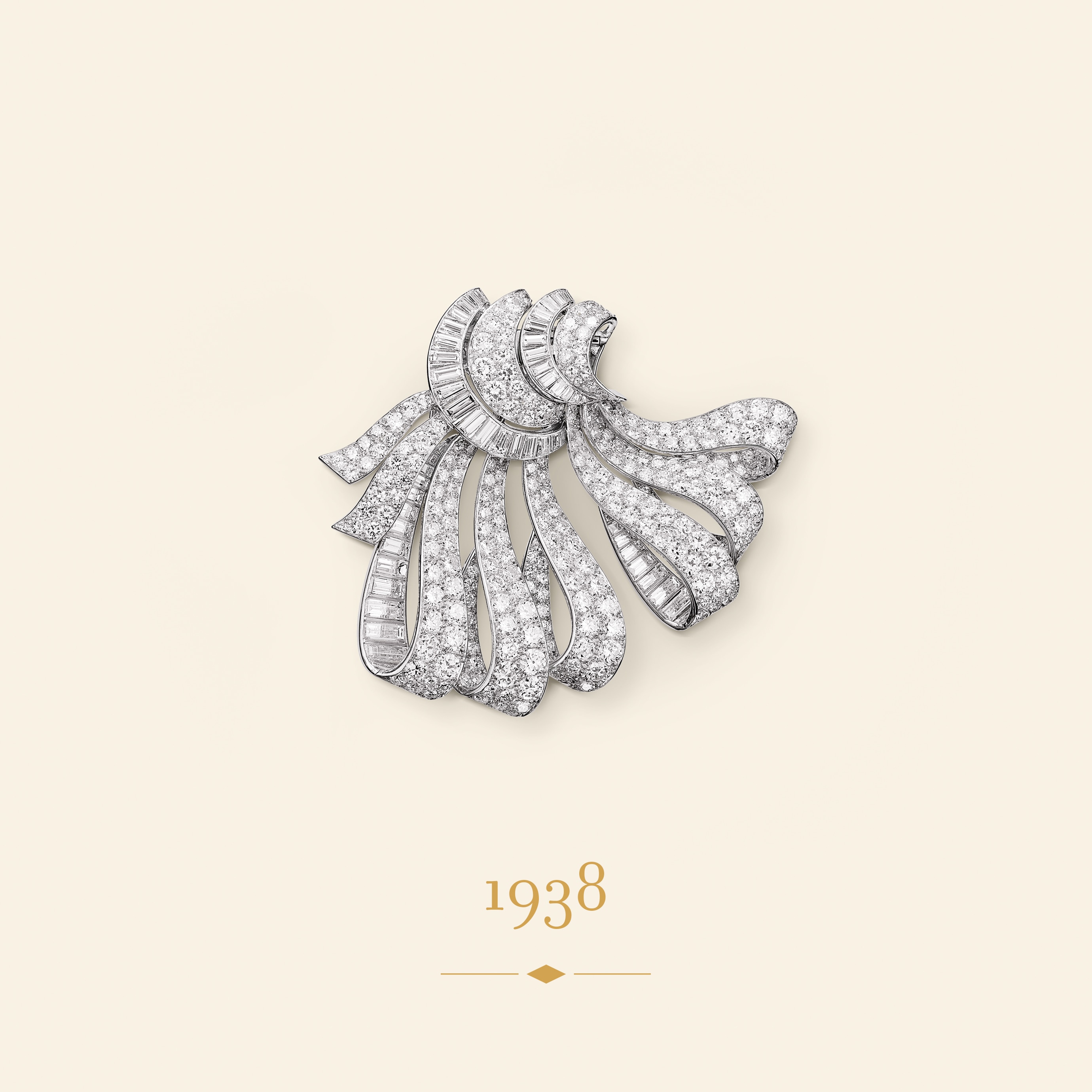 Double clip, 1938. Convertible into two clips. Platinum, diamonds. Van Cleef & Arpels Collection.
