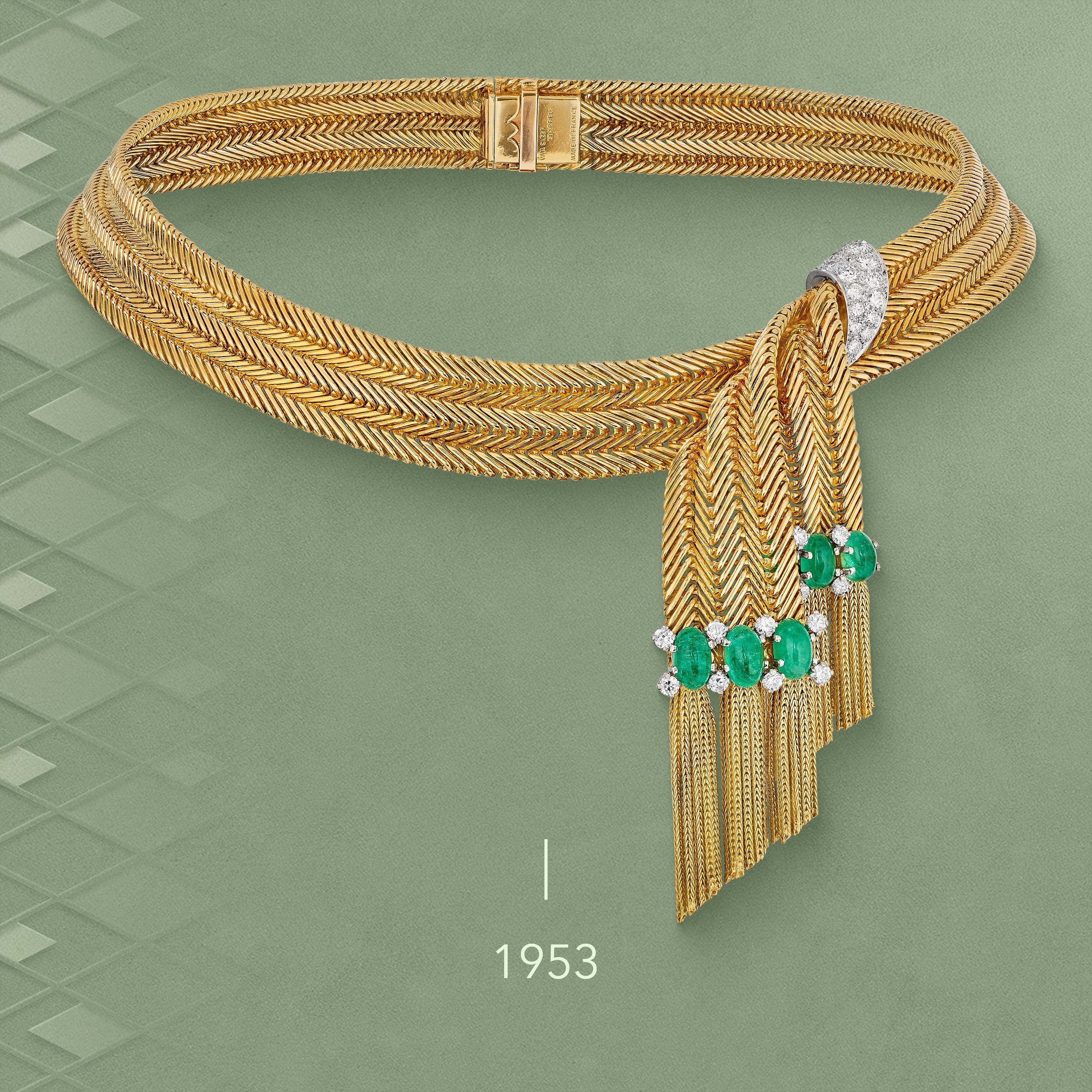 Sergé fabric bracelet, 1953, yellow gold, platinum, emeralds, diamonds. Van Cleef & Arpels collection