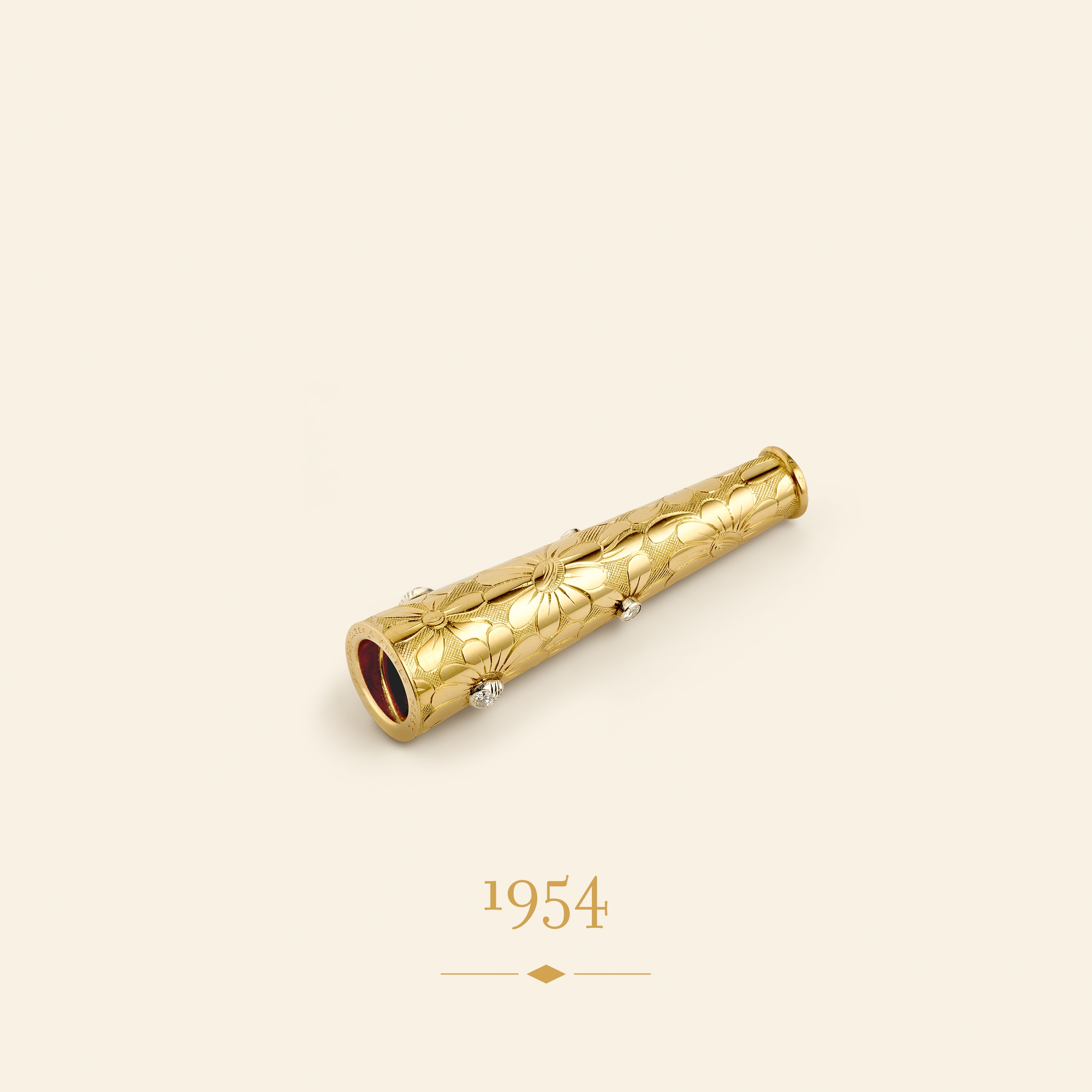 Daisy cigarette holder, 1954. Yellow gold, platinum, diamonds. Van Cleef & Arpels Collection.