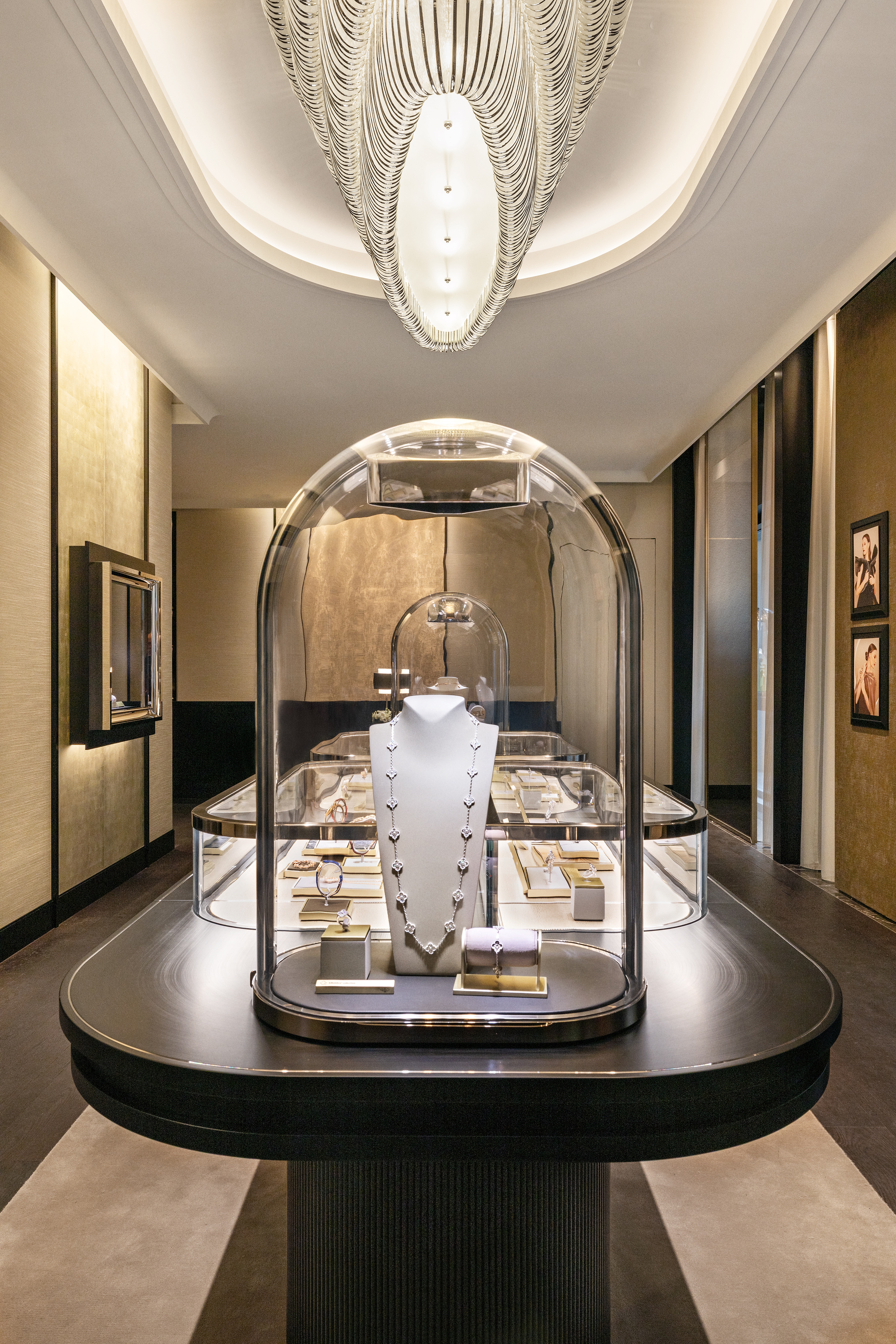 Van Cleef & Arpels dévoile une nouvelle adresse pour sa boutique à Zurich, en Suisse