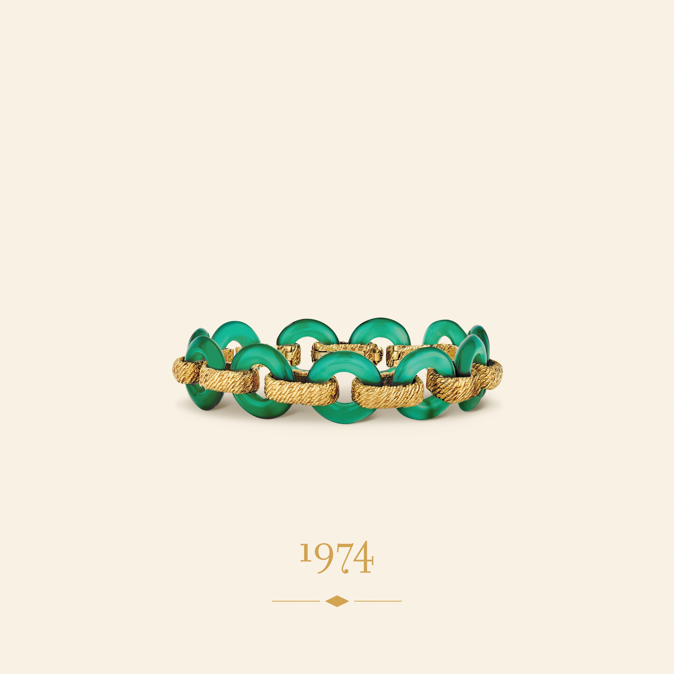 Méplat Bracelet, 1974. Yellow gold, green agate. Van Cleef & Arpels Collection.