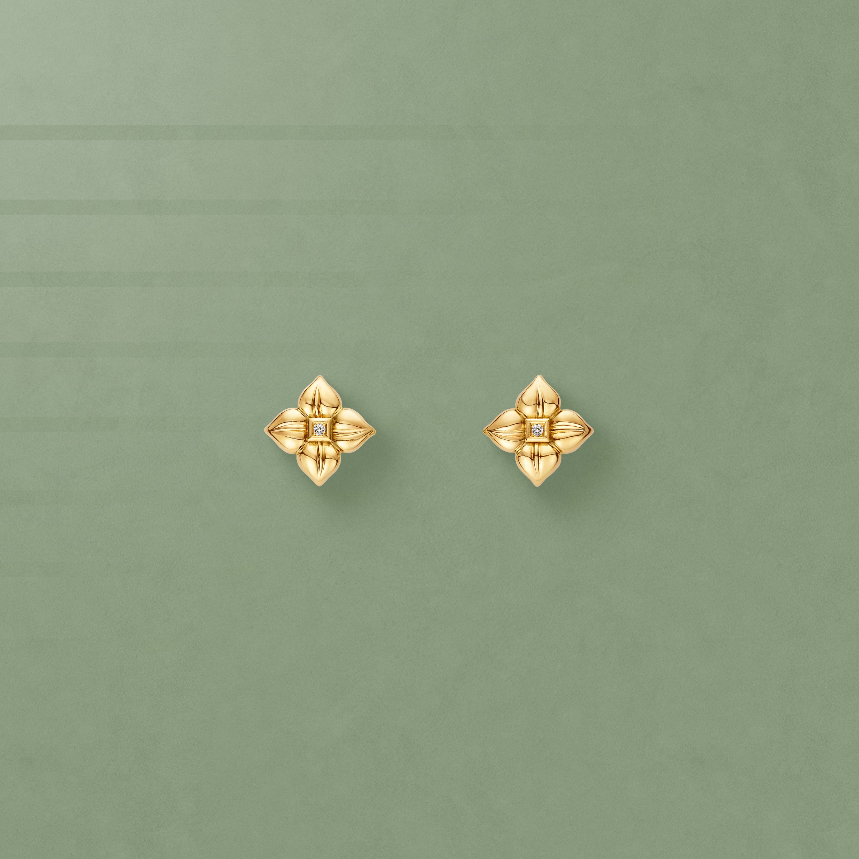 Artémis earrings, 1996. Yellow gold, diamonds. Van Cleef & Arpels Collection.