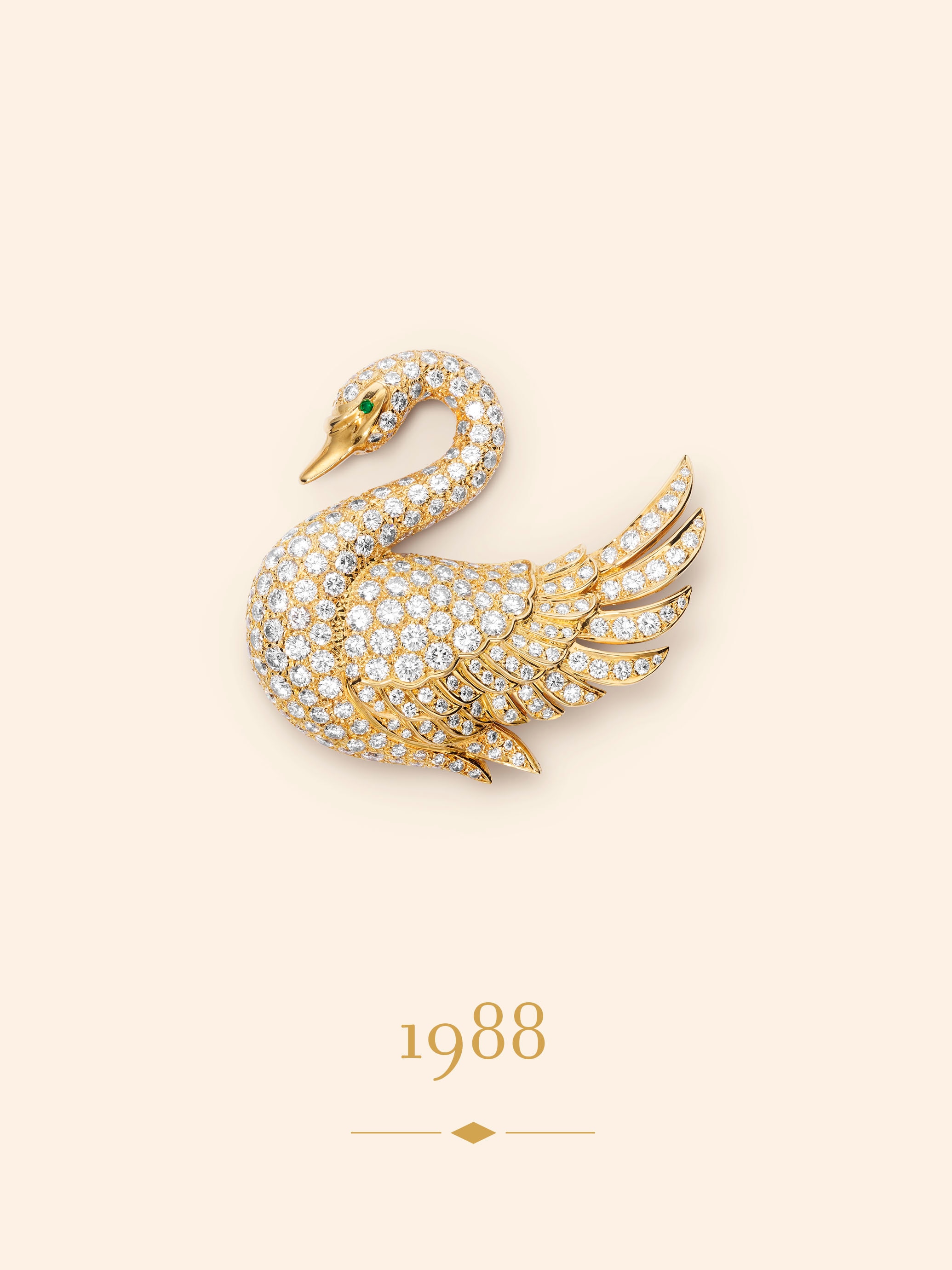 Swan clip, 1988. Yellow gold, white gold, rose gold, emerald, diamonds. E14Van Cleef & Arpels Collection.