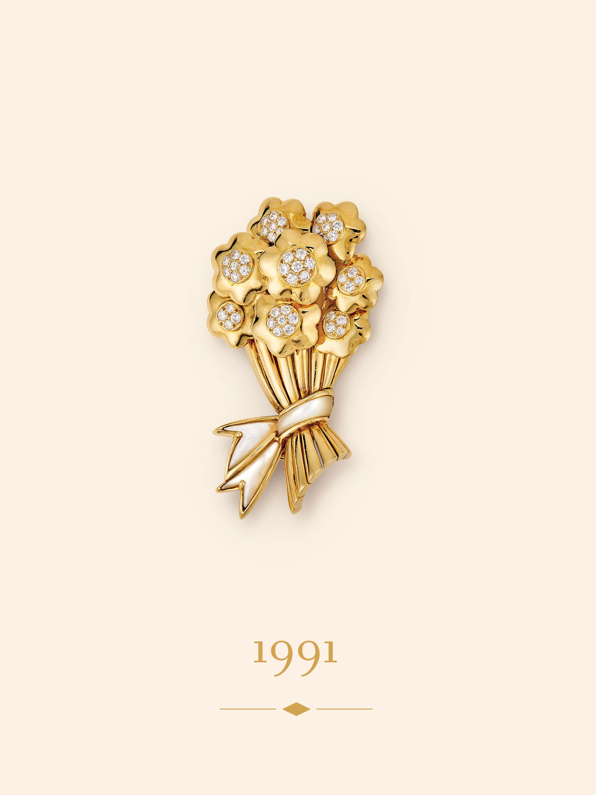 Botticelli clip, 1991. Yellow gold, mother-of-pearl, diamonds. Van Cleef & Arpels Collection.