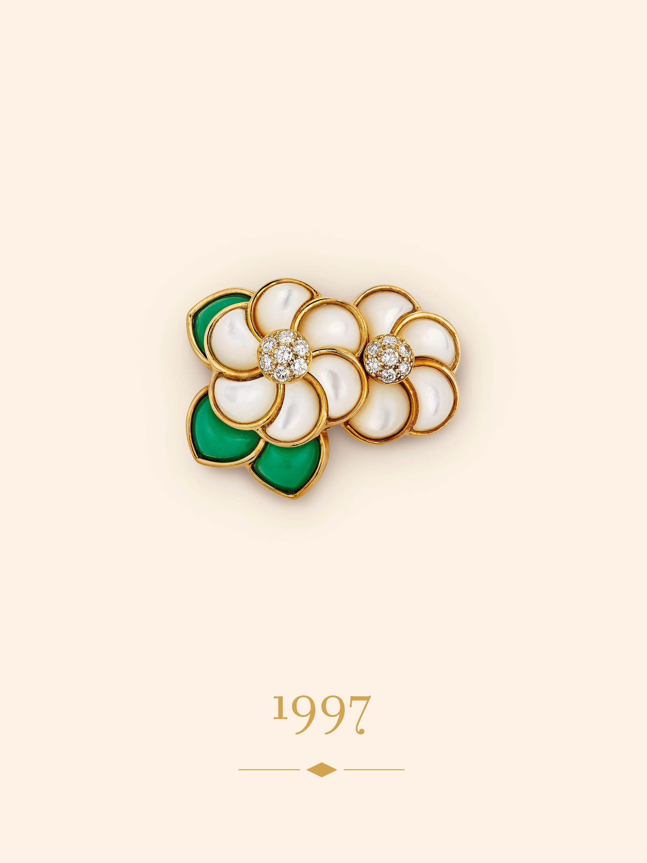 Camellia clip, 1997. Yellow gold, white gold, rose gold, chrysoprase, mother-of-pearl, diamonds. Van Cleef & Arpels Collection.