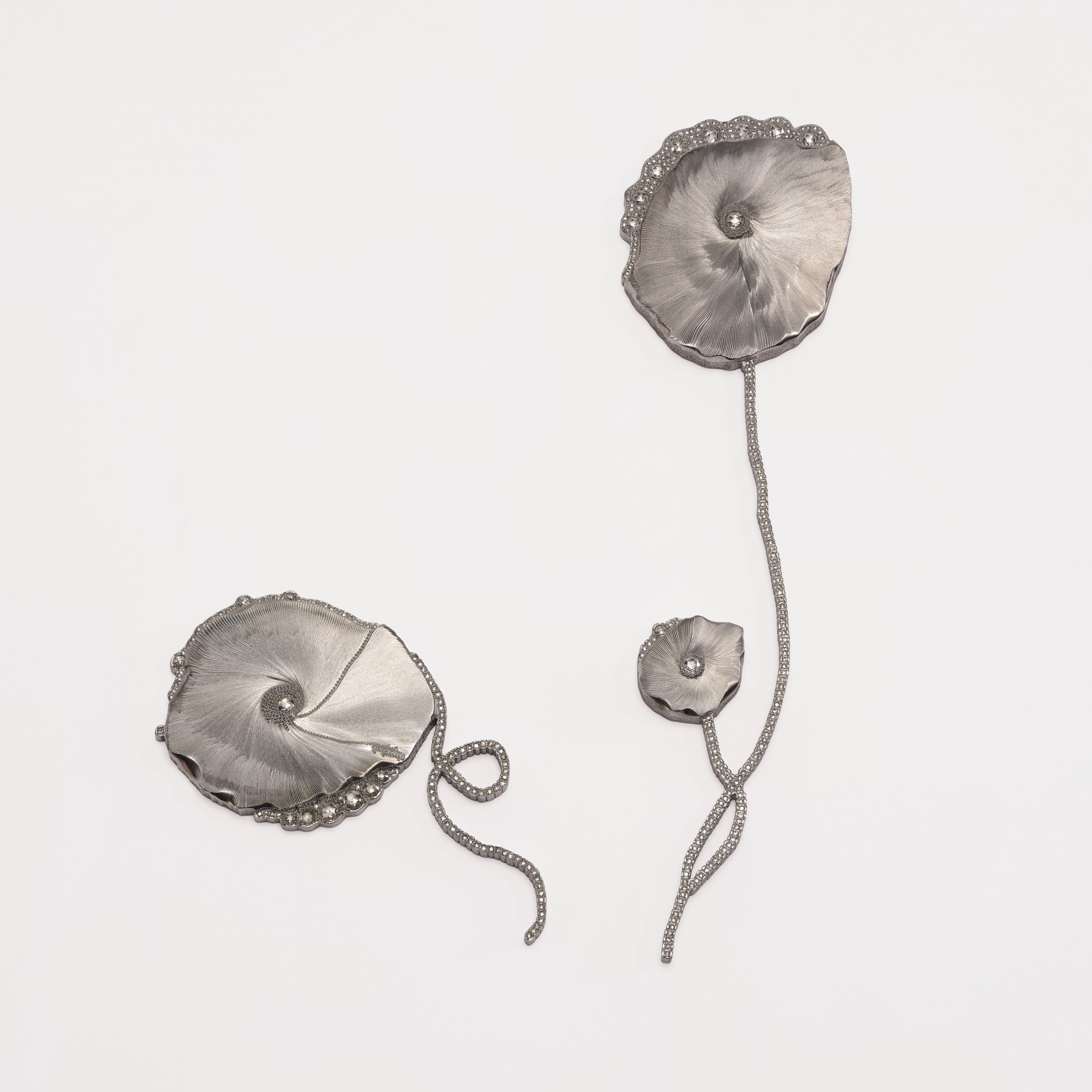 Daniel Brush. Poppy Set #2, 2010. Stainless steel, diamonds. Private Collection. Photo: L'ÉCOLE, School of Jewelry Arts - B. Chelly.