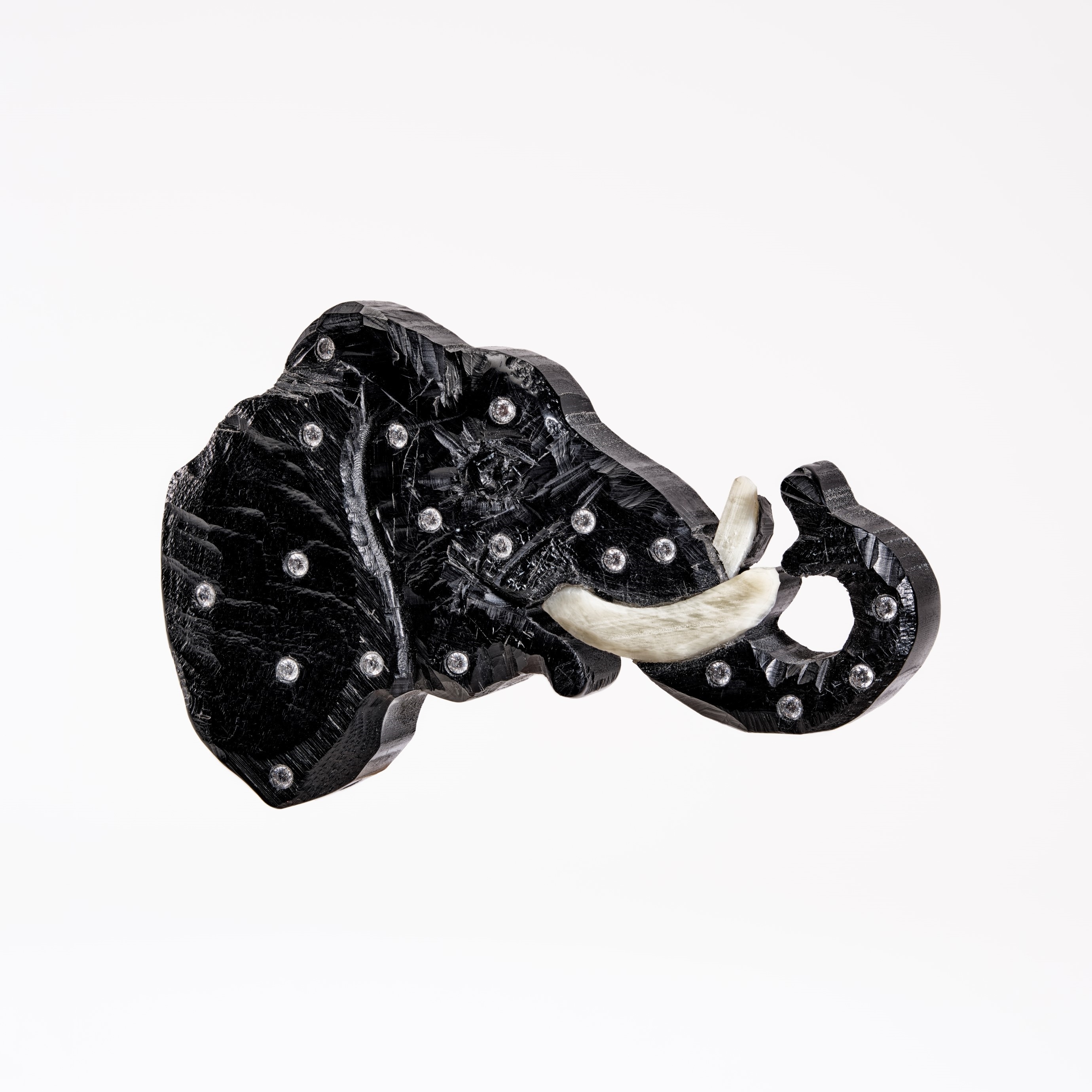 Daniel Brush. La Ménagerie Magnétique. Head Brooch, 2006. Plastic, resin, diamonds, steel, gold, magnet. Private Collection. Photo: L'ÉCOLE, School of Jewelry Arts - B. Chelly.