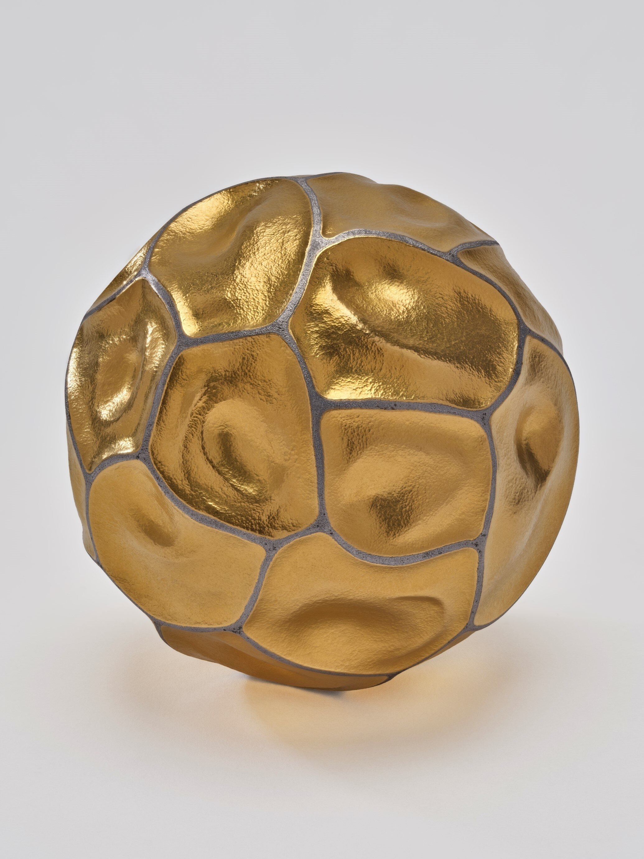 Daniel Brush.  Orb[detail], 1992-1995.  Pure gold, steel.  Private Collection.  Photo: L'ÉCOLE, School of Jewelry Arts - B. Chelly.