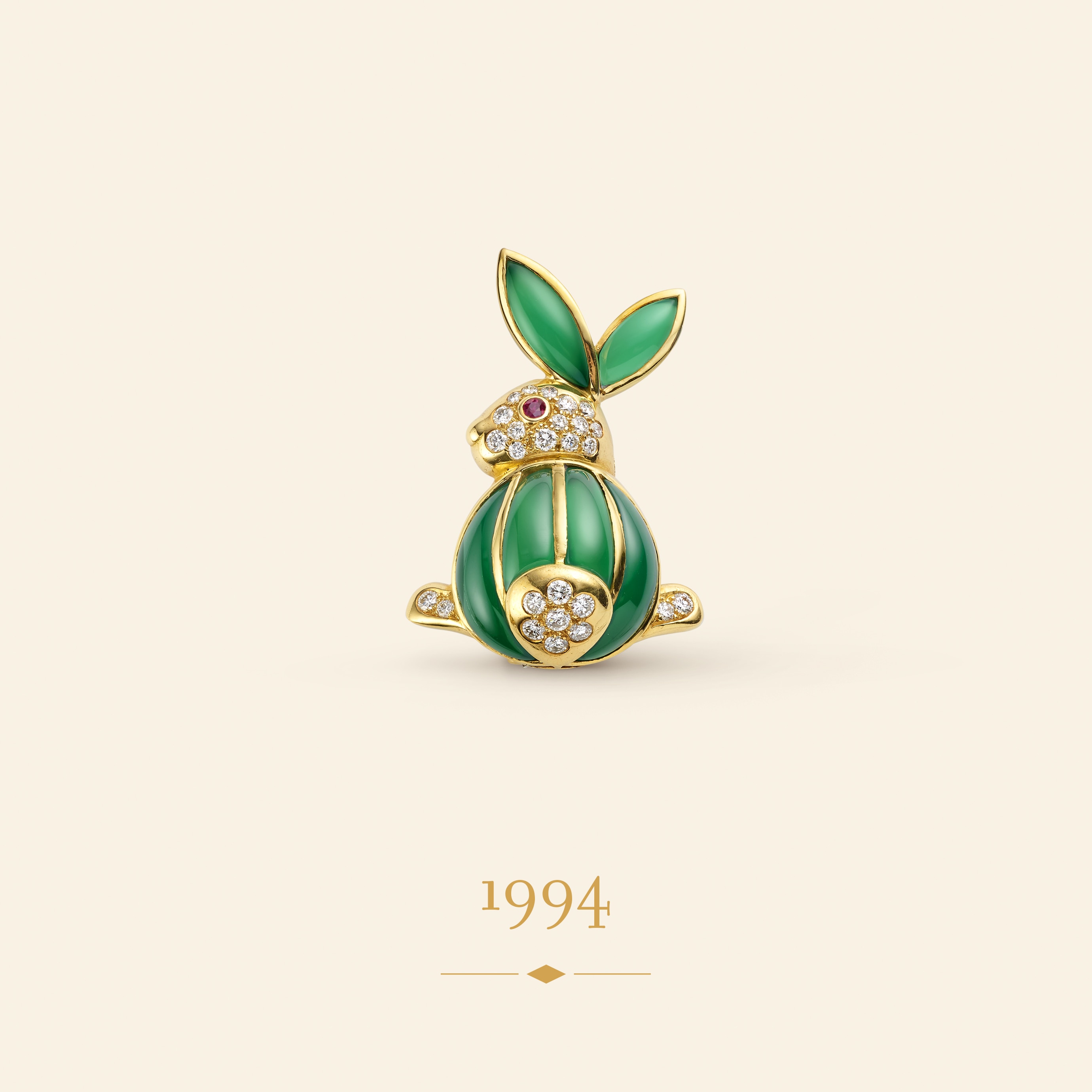 Jeannot clip, 1994. Yellow gold, ruby, green agate, diamonds. Van Cleef & Arpels Collection.