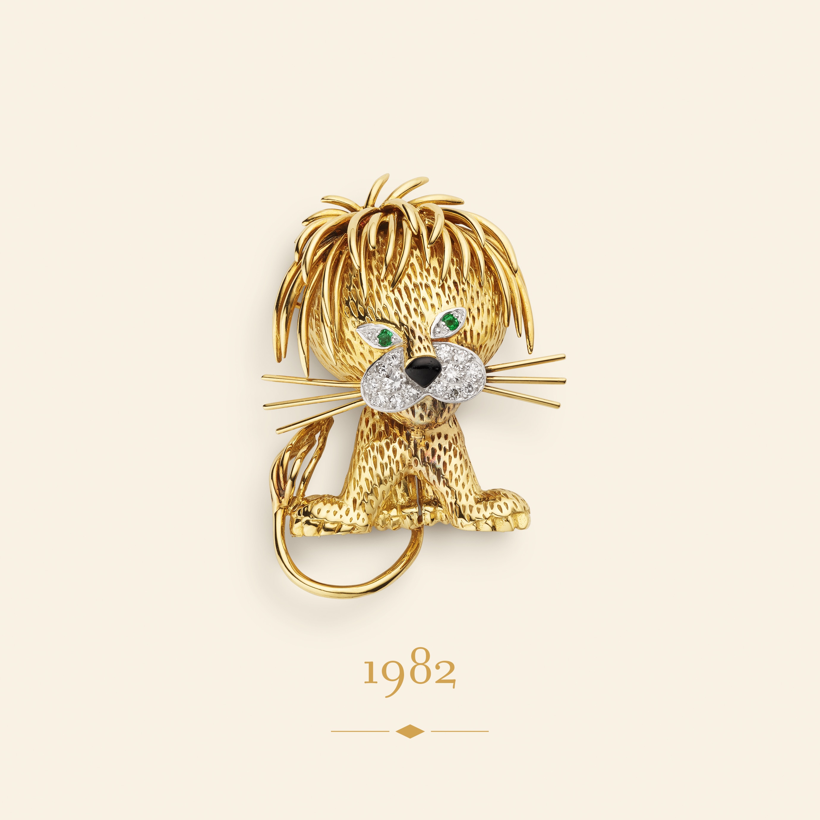 Ruffled Lion clip, 1982. Yellow gold, platinum, emeralds, enamel, diamonds. Van Cleef & Arpels Collection.