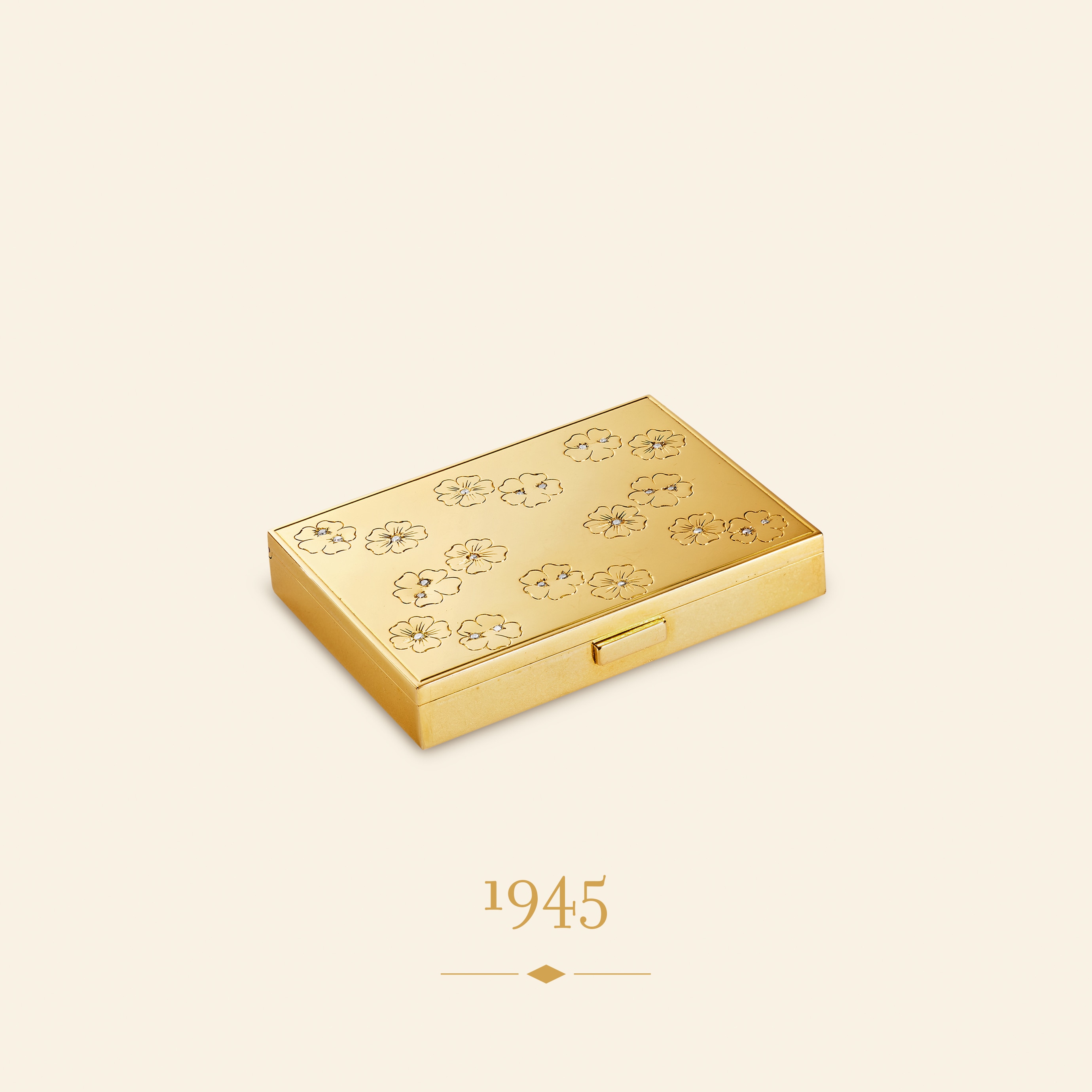 Vanity case, 1945. Yellow gold, diamonds. Van Cleef & Arpels Collection.