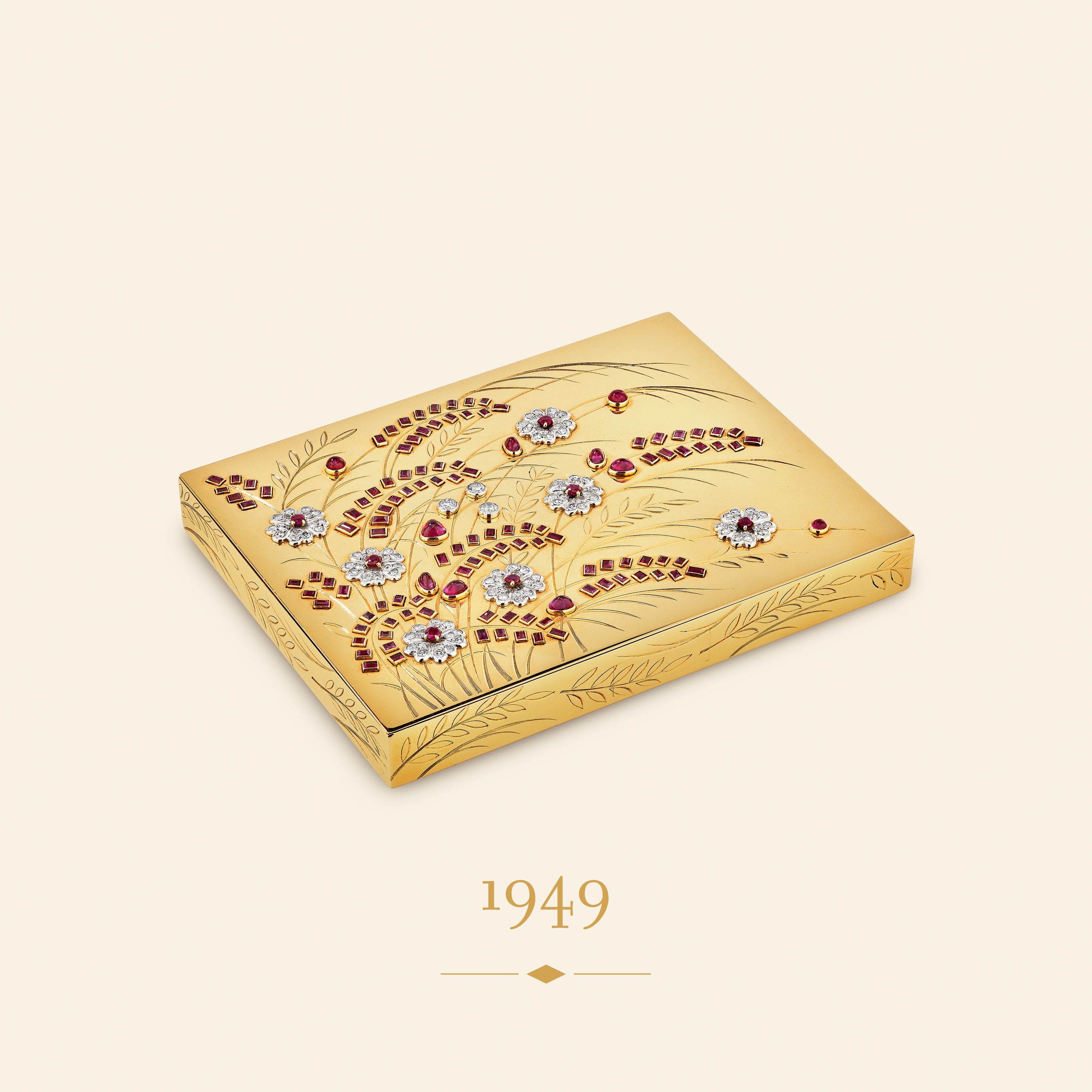 Foliage powder case, 1949. Yellow gold, platinum, rubies, diamonds. Van Cleef & Arpels Collection.