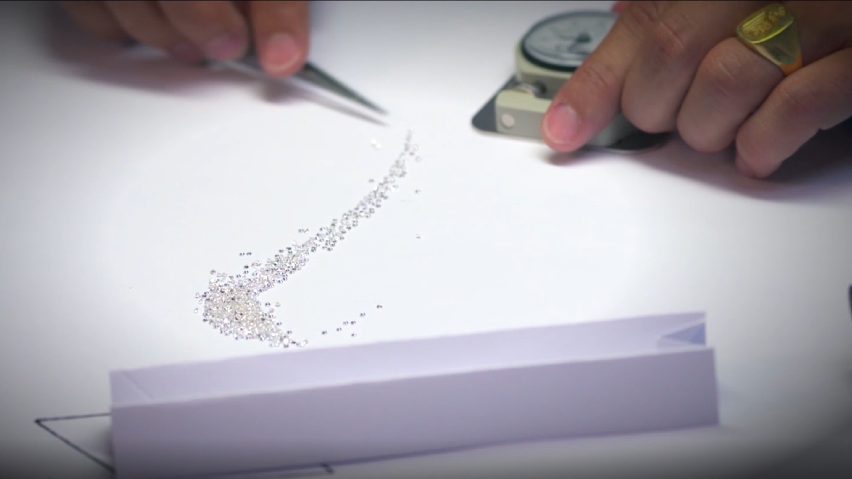 Experts' Insights: Paved diamonds
