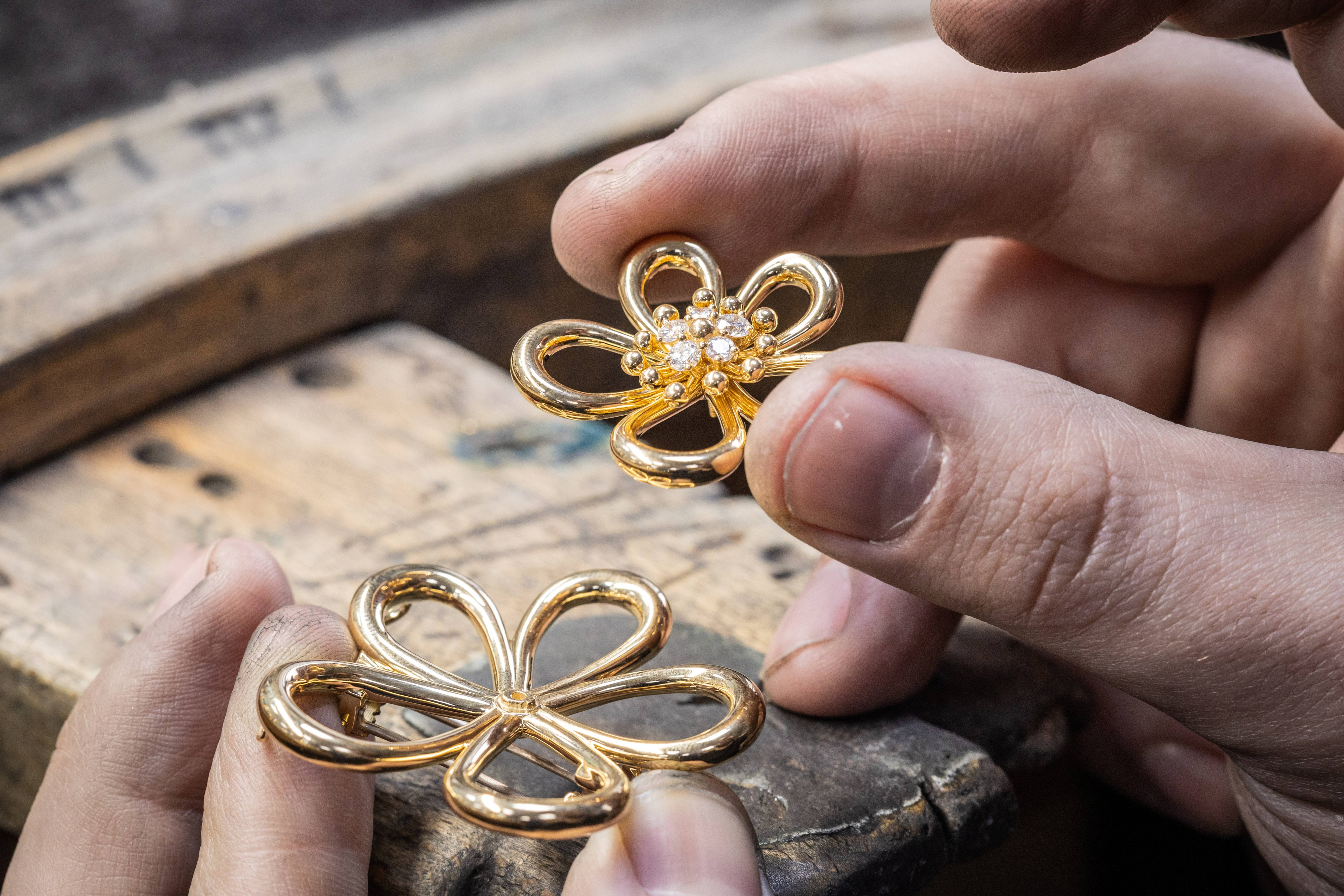 The making of the Flowerlace clip pendant