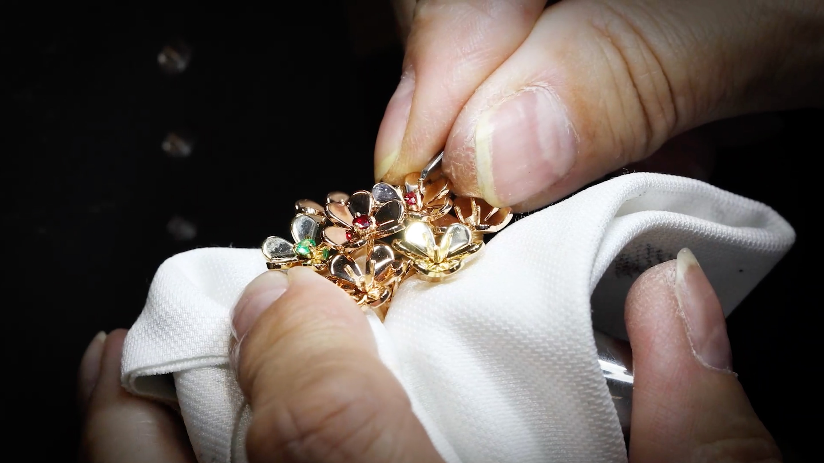 How Van Cleef & Arpels's Legendary Zip Necklace is Made