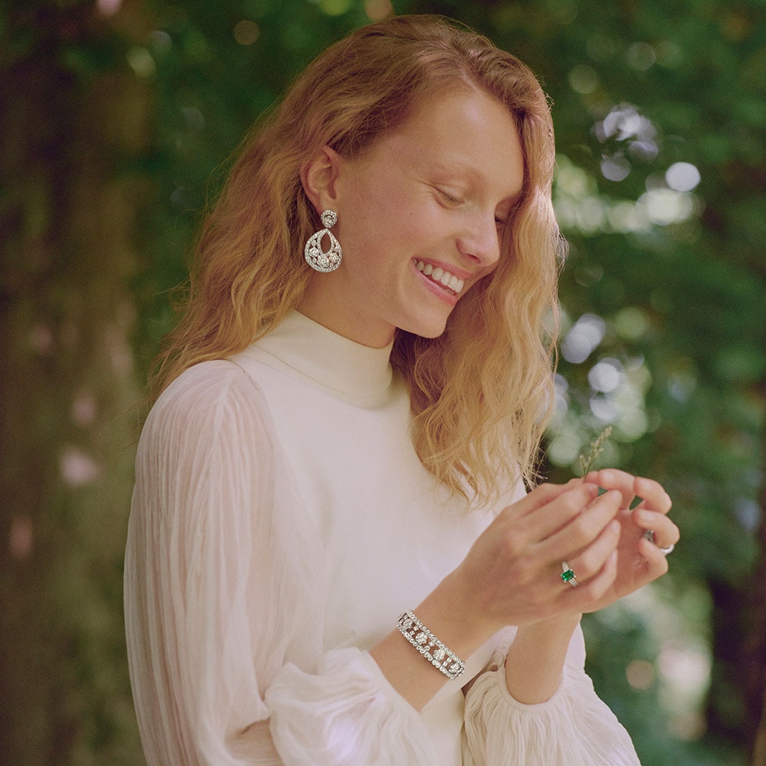 Solitaire Menuet Emeraude, platine, une émeraude taille émeraude, diamants. Collection Solitaires de Haute Joaillerie, Van Cleef & Arpels.