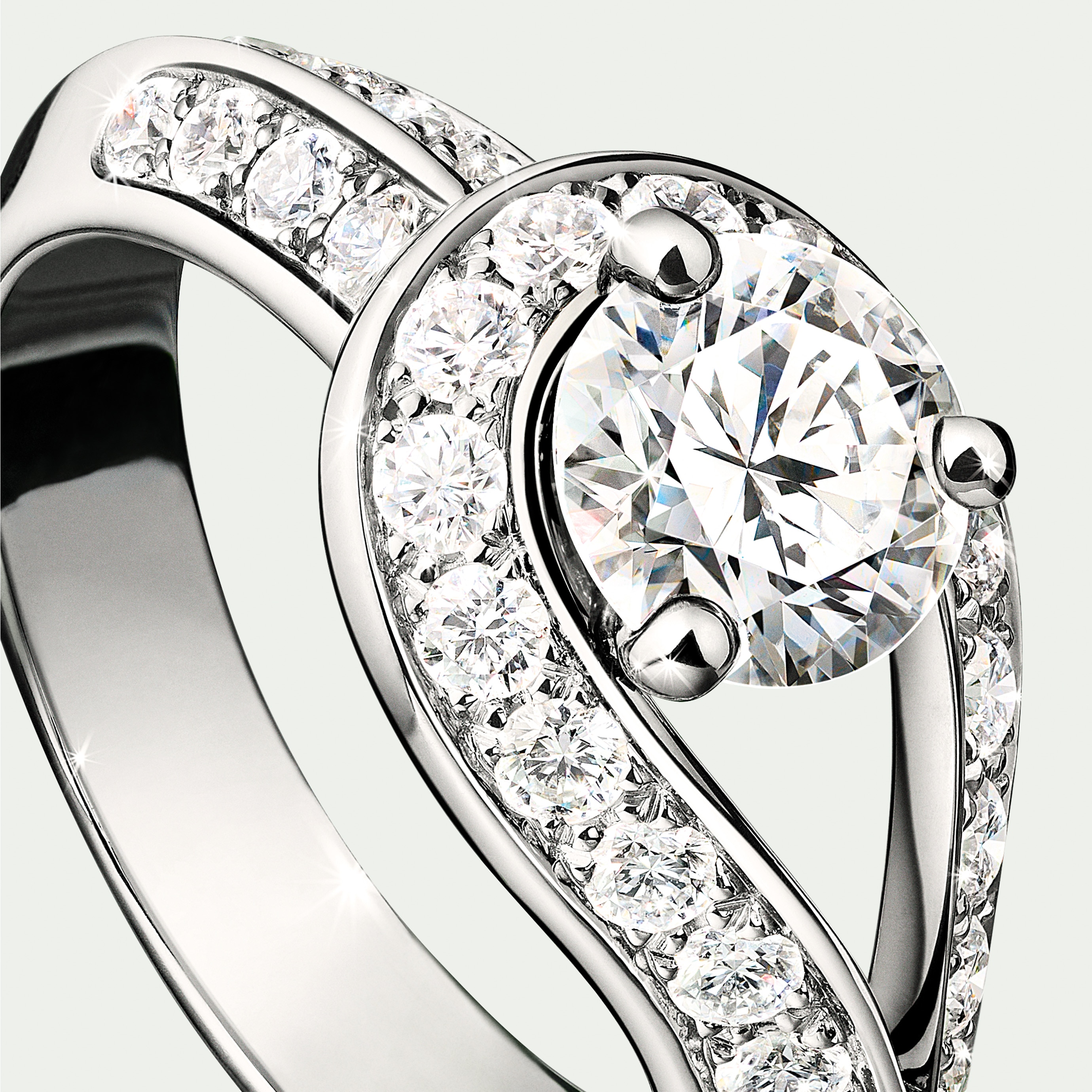 Couture solitaire, platinum, diamonds, one round 1.00 carat DIF diamond. Solitaires and Engagement rings collection, Van Cleef & Arpels.