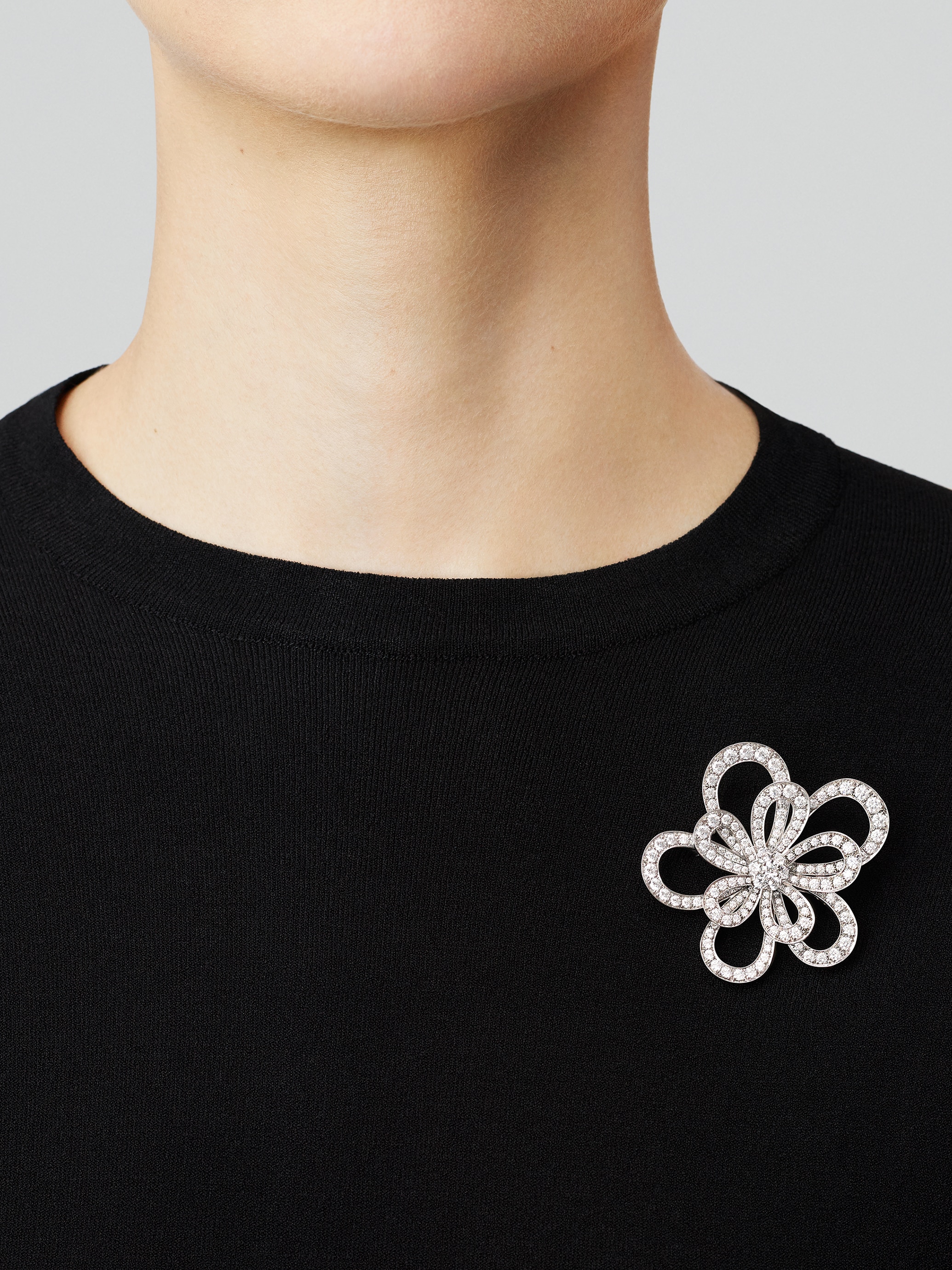 Flowerlace clip, 18K white gold, diamonds. Flowerlace High Jewelry collection, Van Cleef & Arpels.