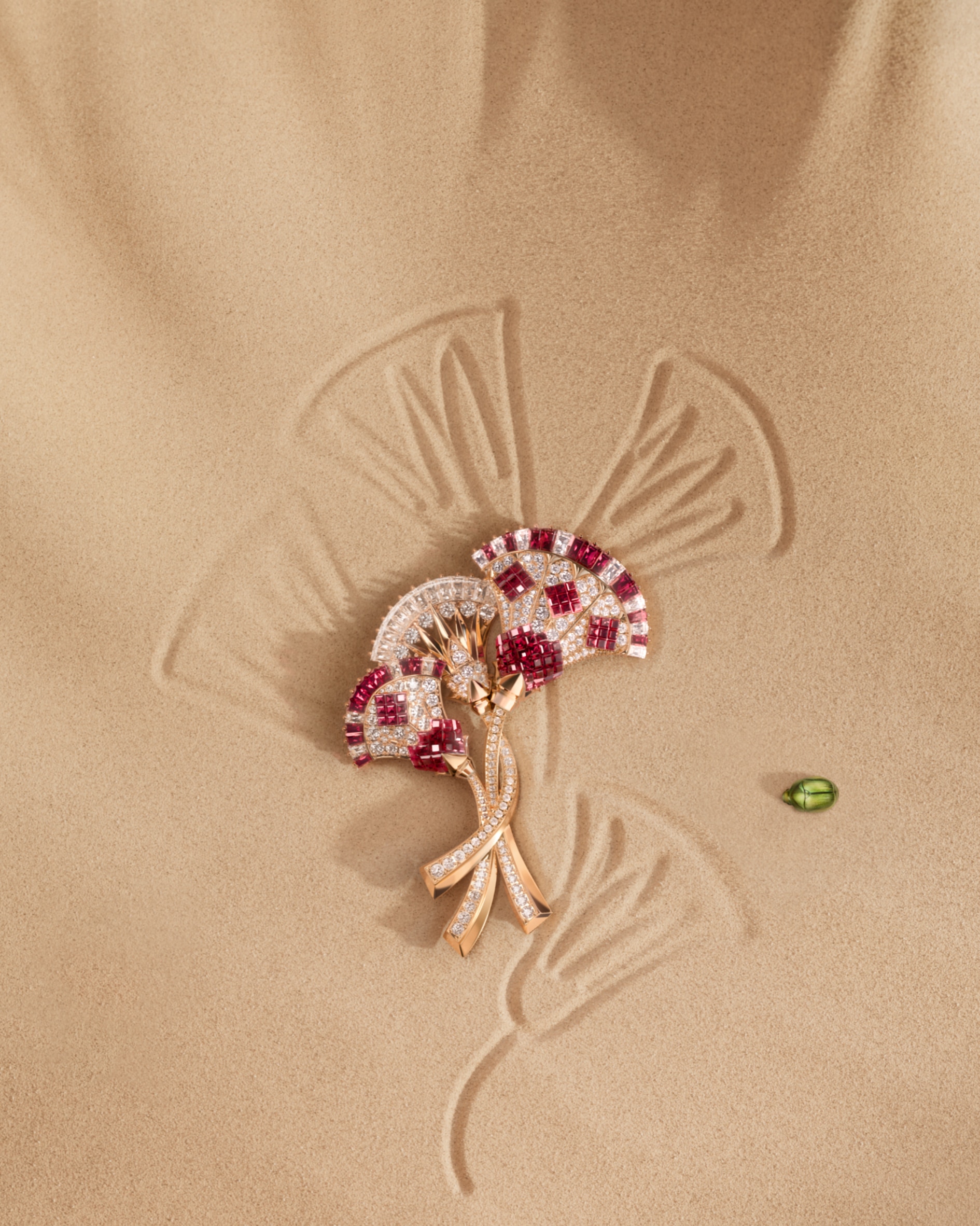 Fleur de lotus Mystérieuse clip. Rose gold, yellow gold, Traditional Mystery Set rubies, rubies, diamonds. Fascinating Egypt High Jewelry collection, Van Cleef & Arpels