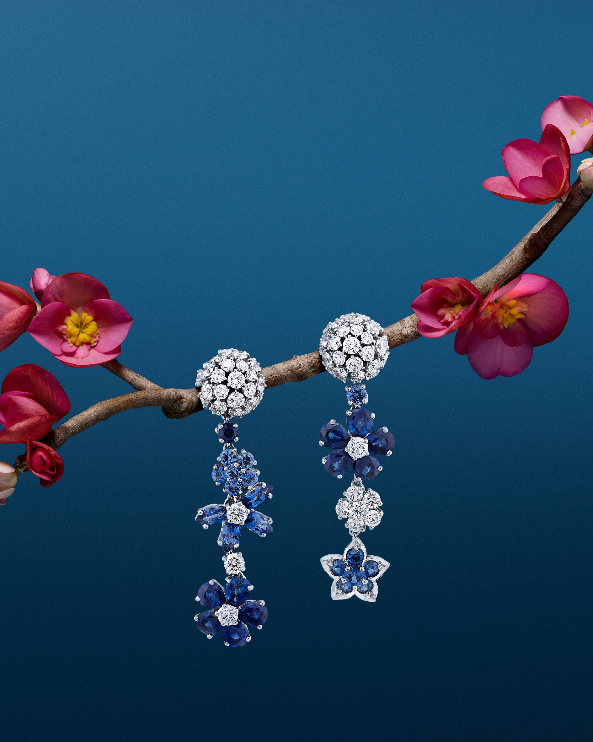 Folie des prés earrings, white gold, Diamond, Sapphire. Folies des prés collection, Van Cleef & Arpels.