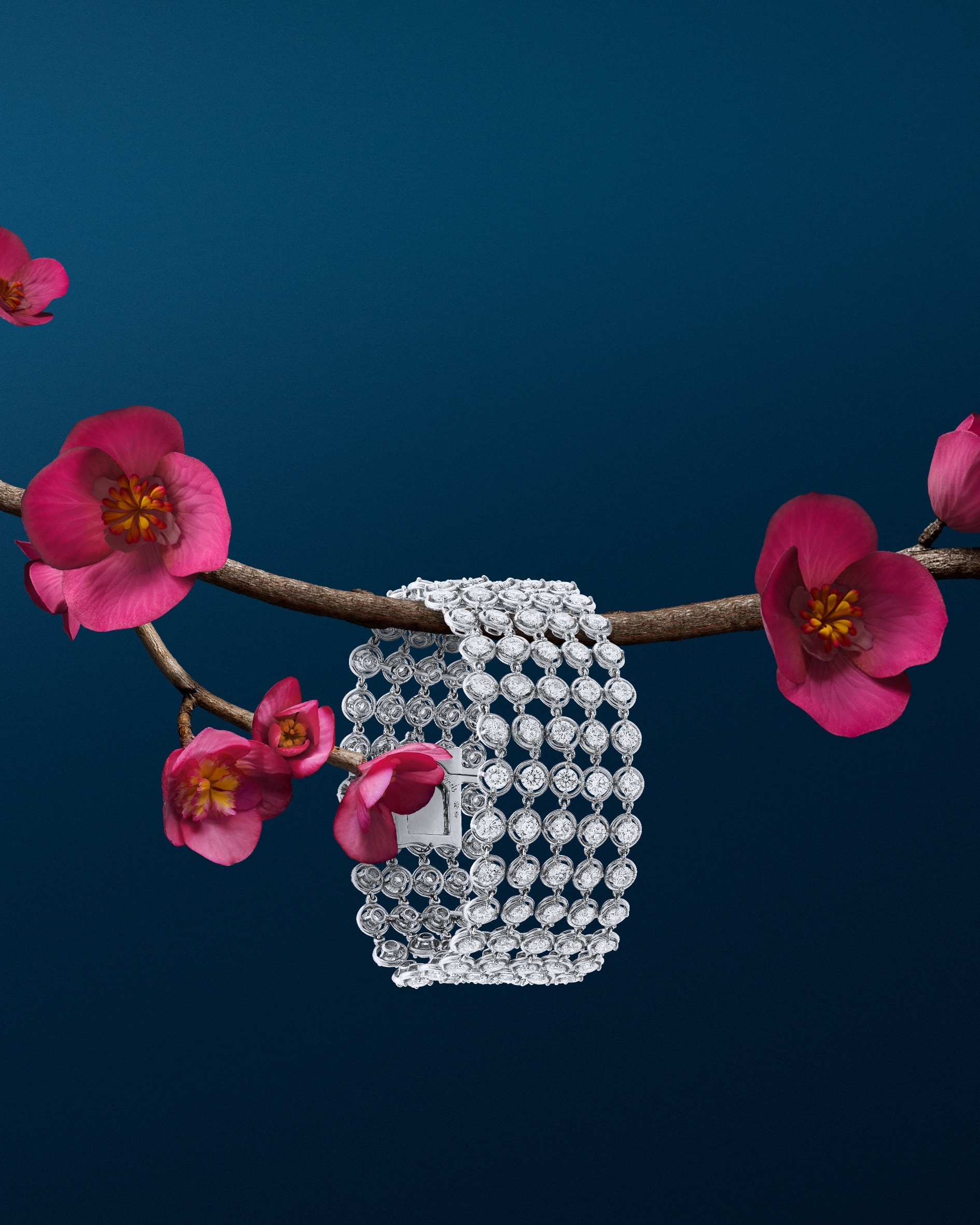 Palmyre bracelet, 18K white gold, diamonds. Palmyre High Jewelry collection, Van Cleef & Arpels.