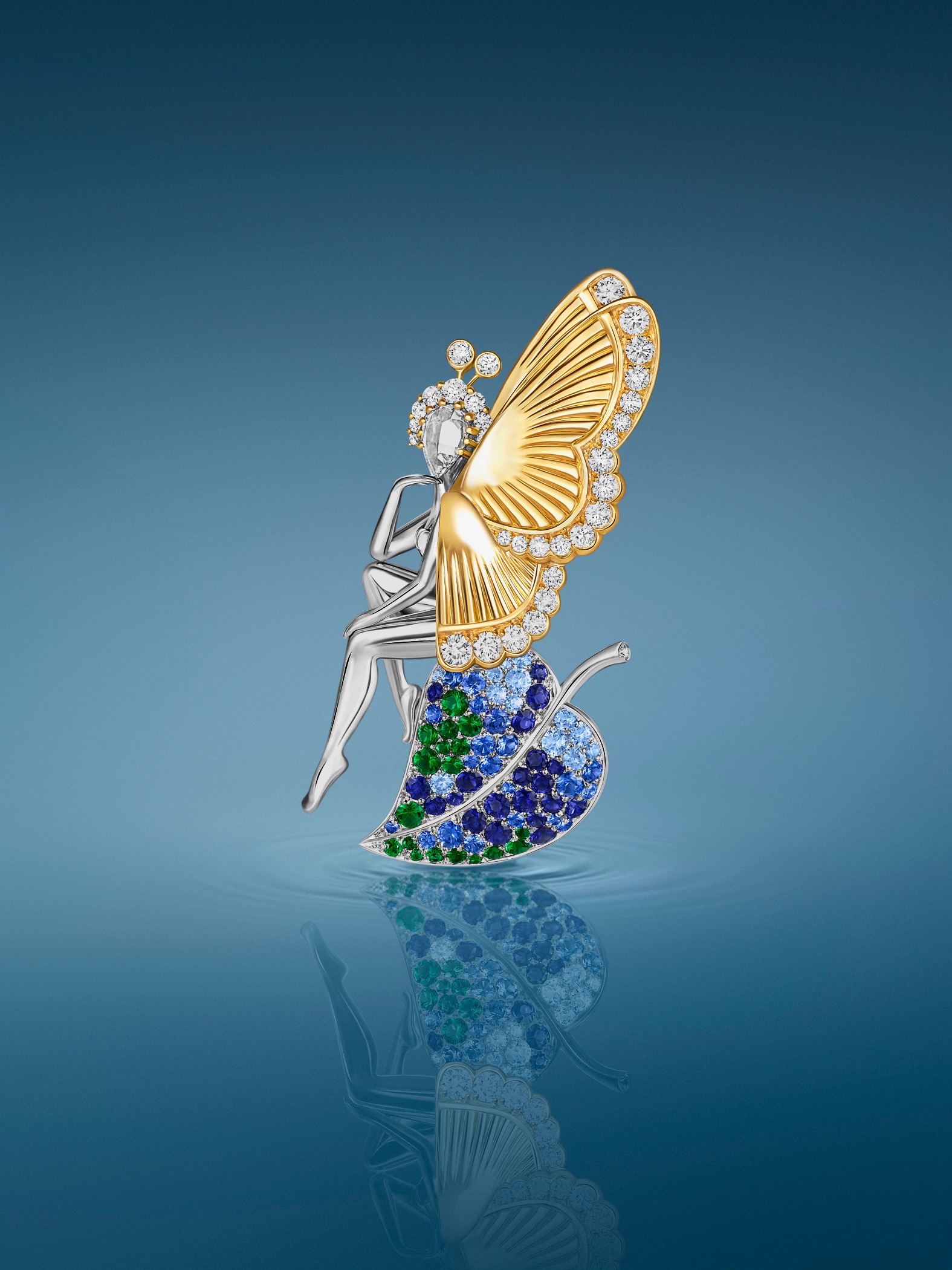 Clip de hada Songe de Papillon feuille. Oro blanco, oro amarillo, esmeraldas, zafiros, diamantes. Colección Figuras femeninas, Van Cleef & Arpels.